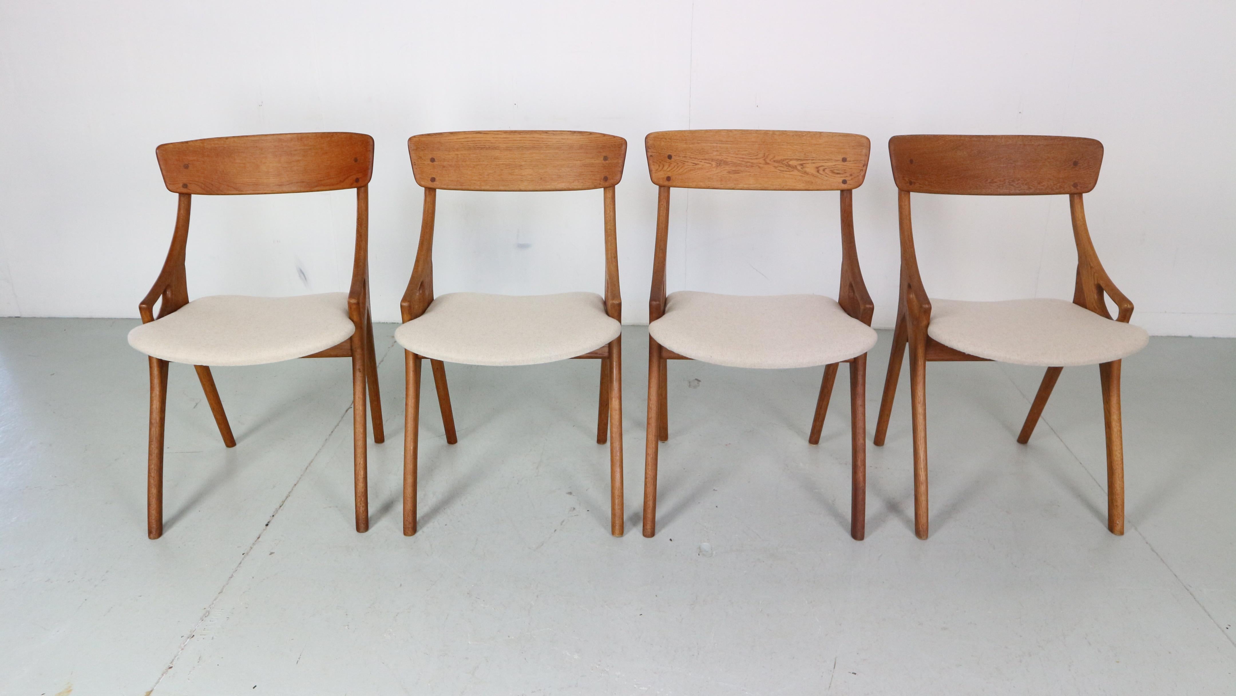 Mid-Century Modern set of 4 dinning room chairs design by Arne Hovmand Olsen for Mogens Kold, 1959 Denmark.

Model number: 71.

The sculptural set of four dining chairs made from teak wood. 
The chairs are organic in their shape as can be seen