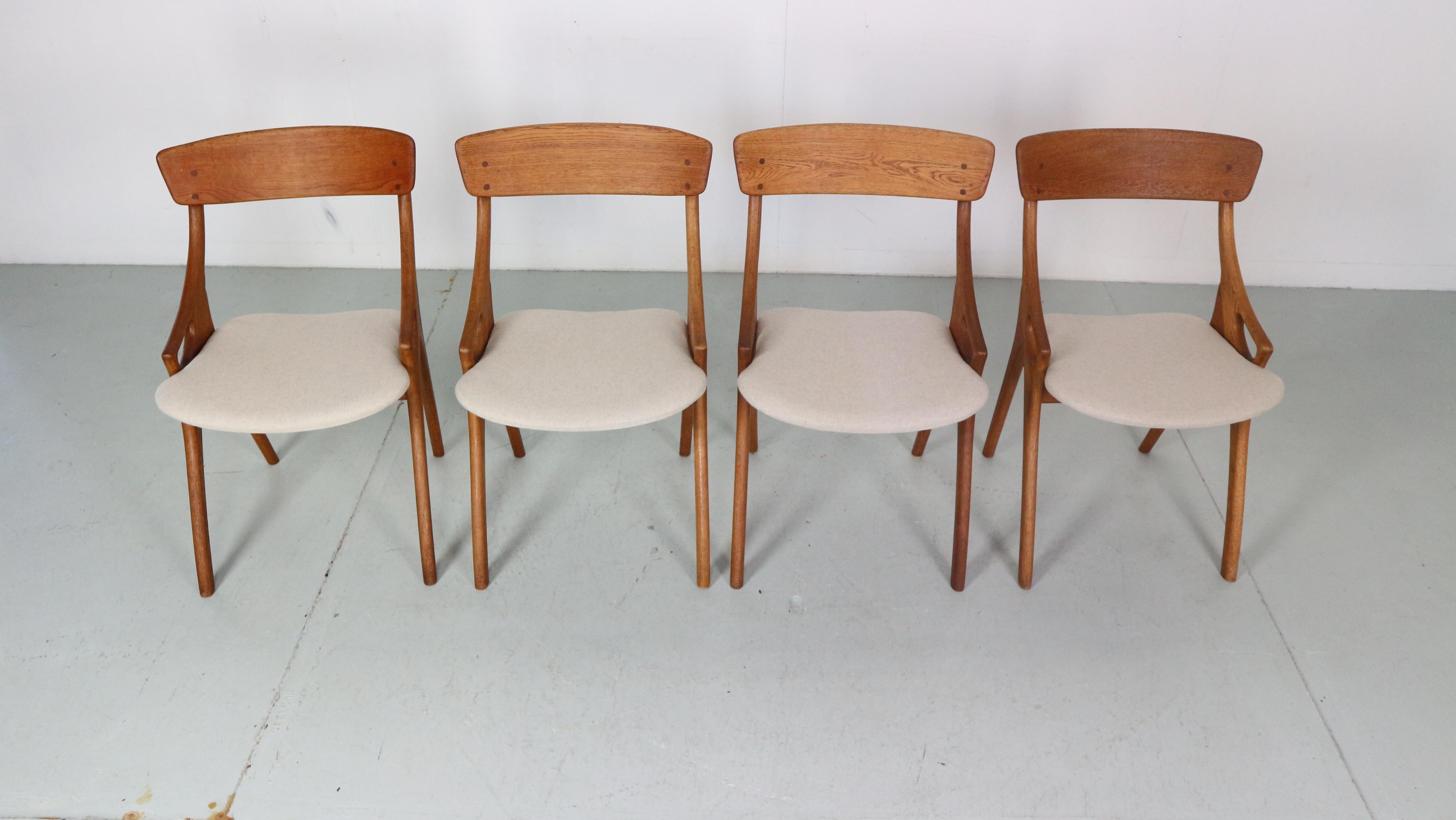 Mid-Century Modern Arne Hovmand Olsen Set of 4 Dinning Room Chairs for Mogens Kold, 1950 Denmark