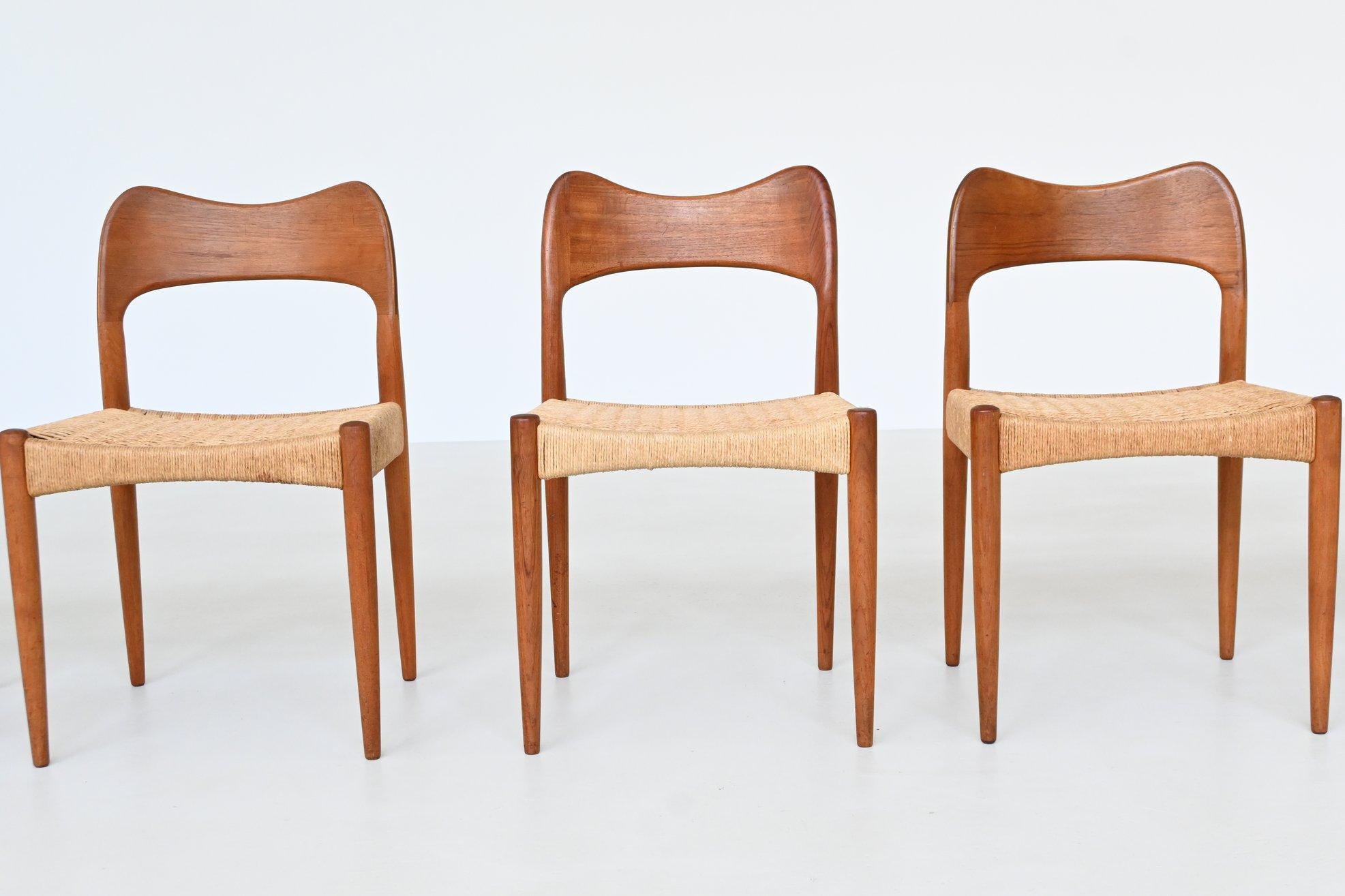 Arne Hovmand Olsen set of eight dining chairs in oak Mogens Kold Denmark 1960 en vente 3