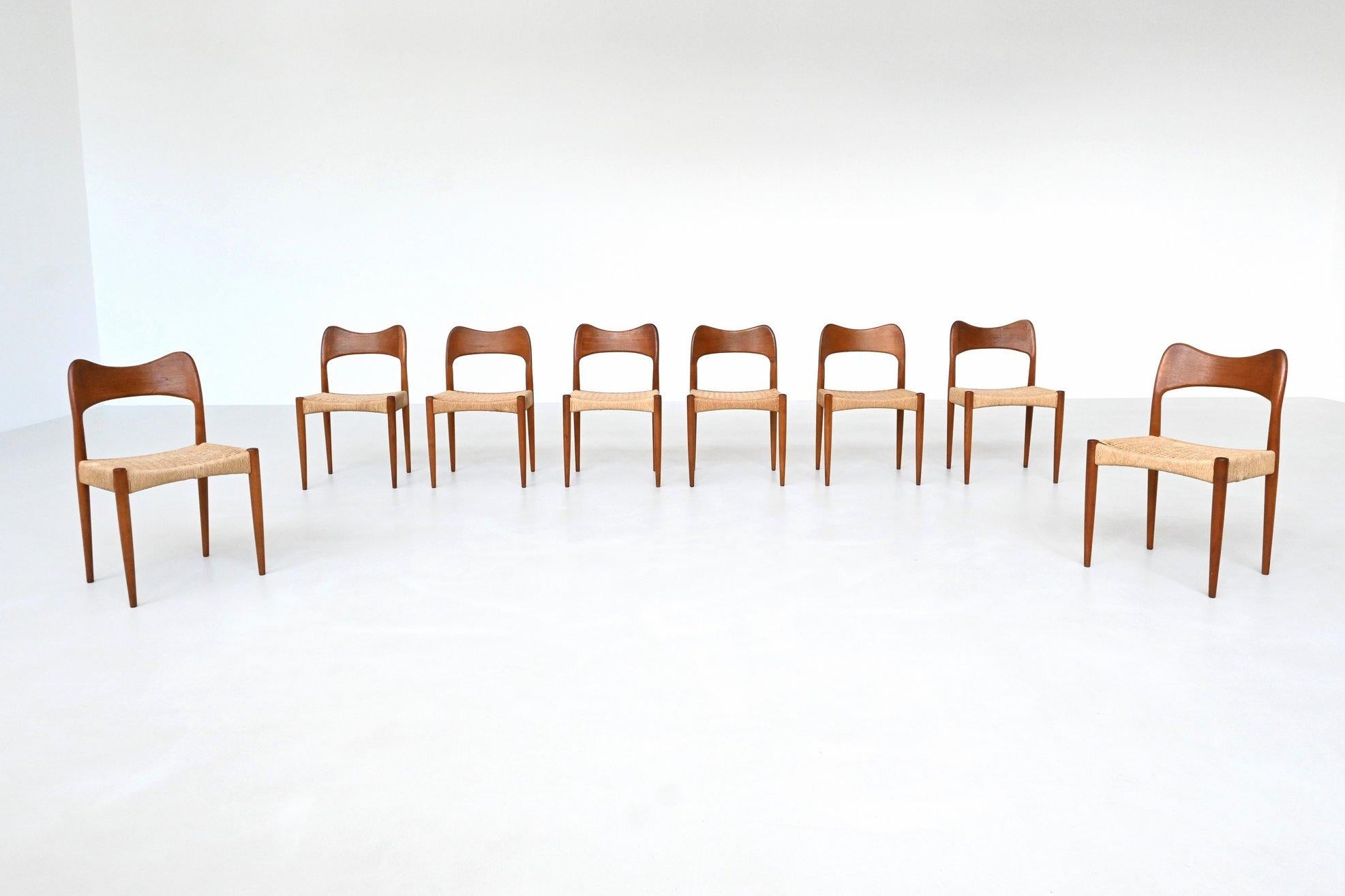 Arne Hovmand Olsen set of eight dining chairs in oak Mogens Kold Denmark 1960 Bon état - En vente à Etten-Leur, NL