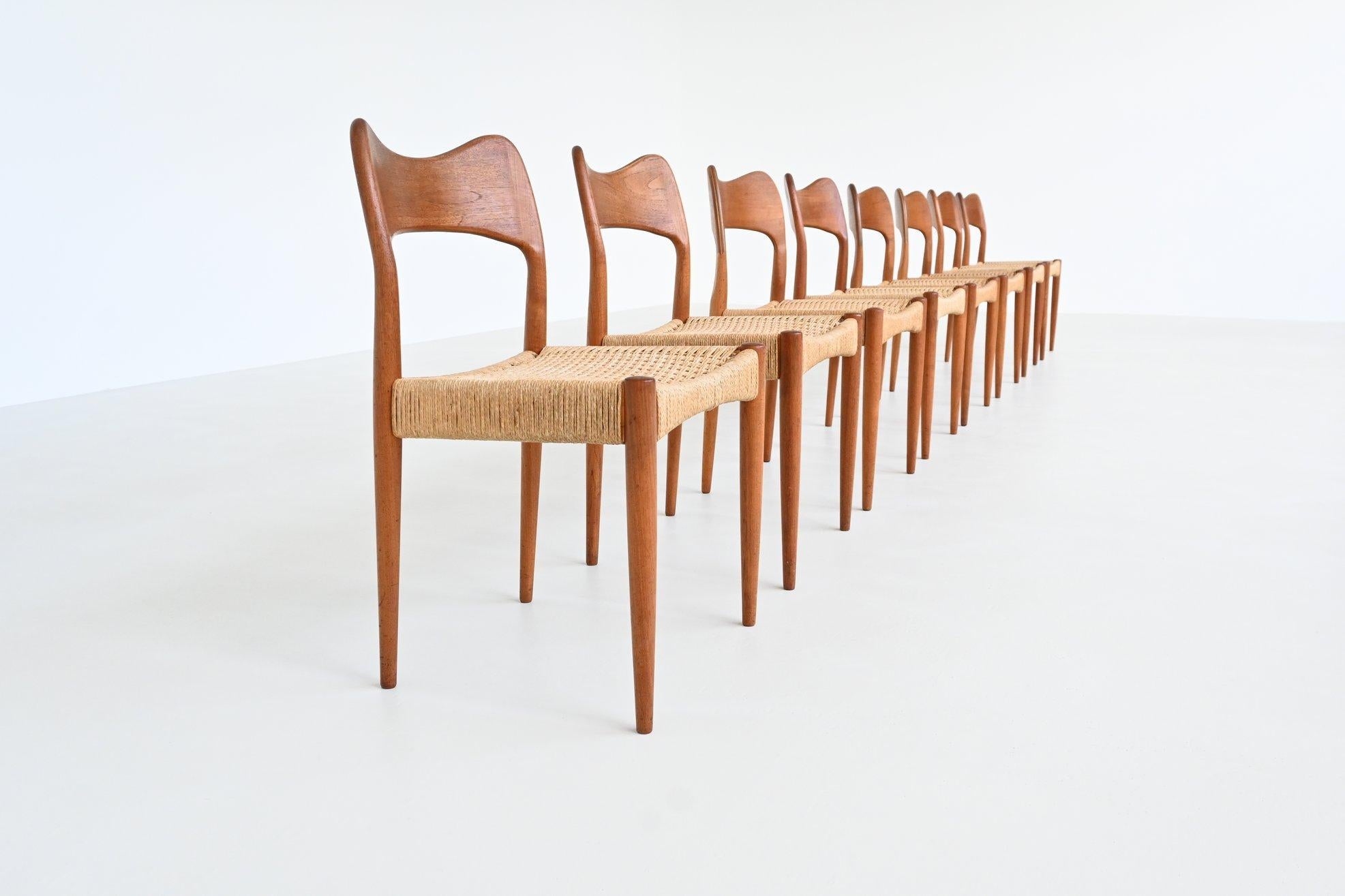 Milieu du XXe siècle Arne Hovmand Olsen set of eight dining chairs in oak Mogens Kold Denmark 1960 en vente