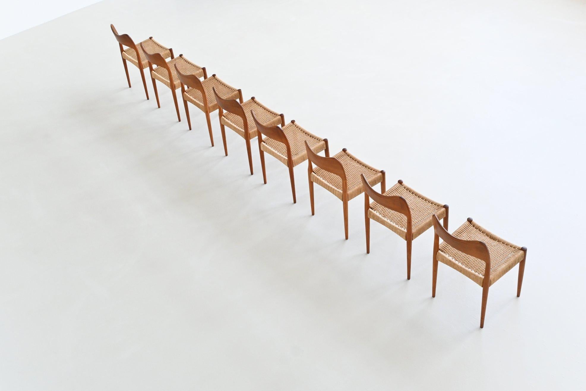 Arne Hovmand Olsen set of eight dining chairs in oak Mogens Kold Denmark 1960 en vente 1