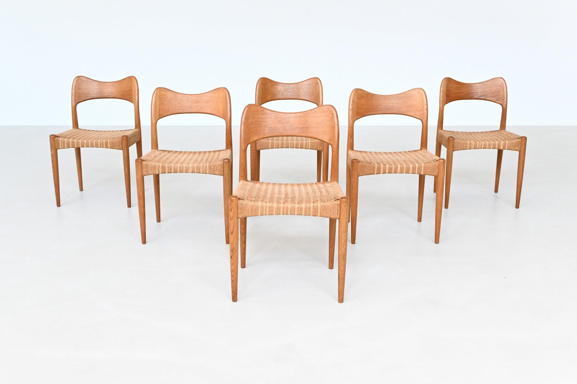 Danois Arne Hovmand-Olsen set de six chaises de salle à manger en chêne Mogens Kold Danemark 1960 en vente