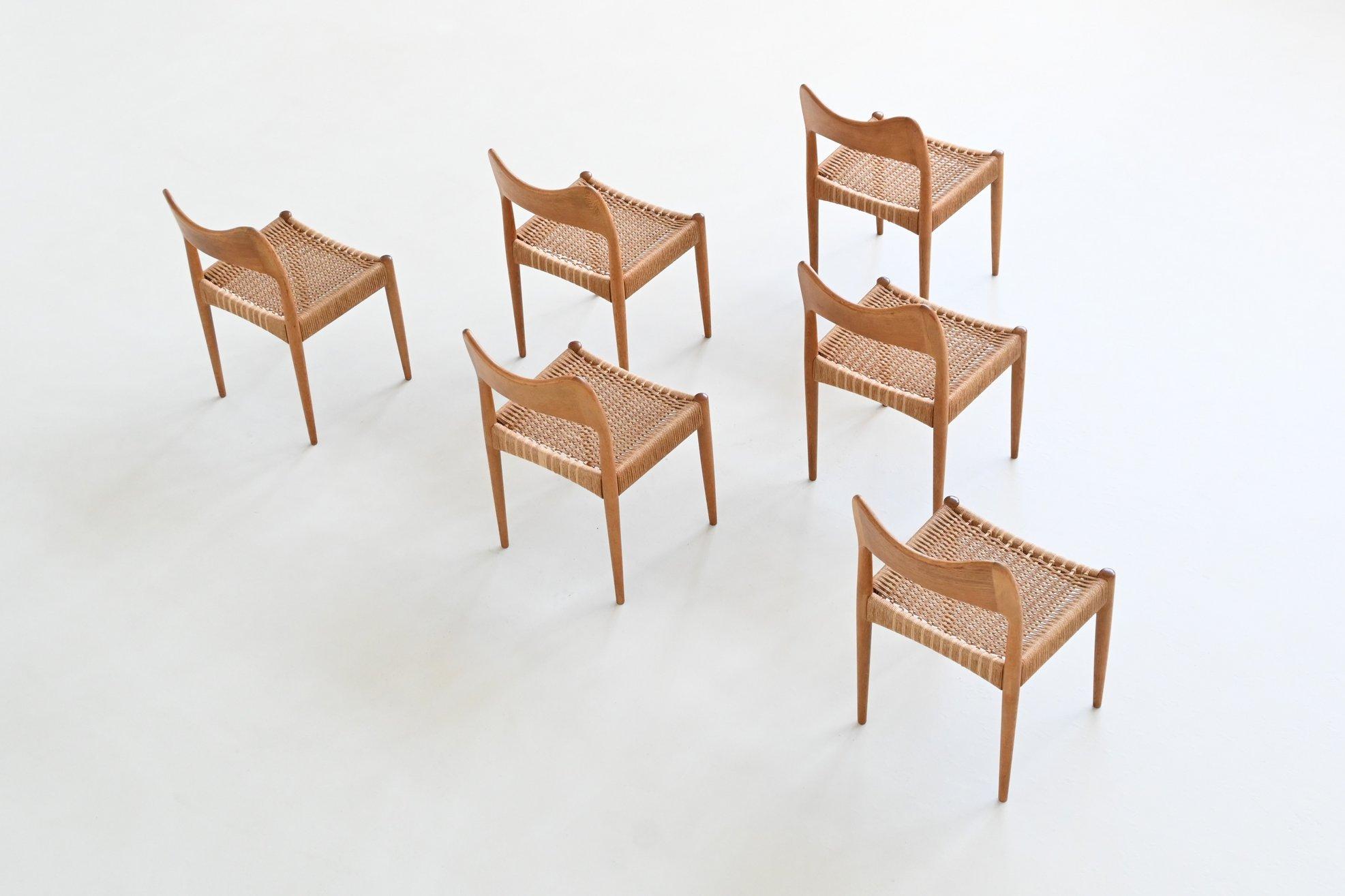 Milieu du XXe siècle Arne Hovmand-Olsen set de six chaises de salle à manger en chêne Mogens Kold Danemark 1960 en vente