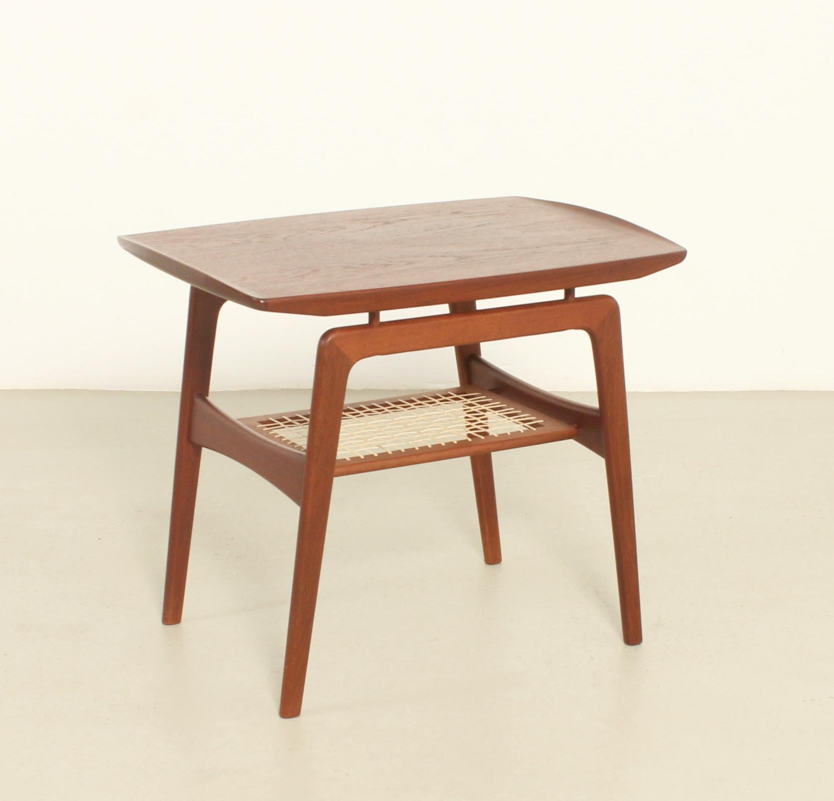 Side table designed by Arne Hovmand-Olsen for Mogens Kold, Denmark, 1960's. Surfboard top in teak wood and woven cane shelf.