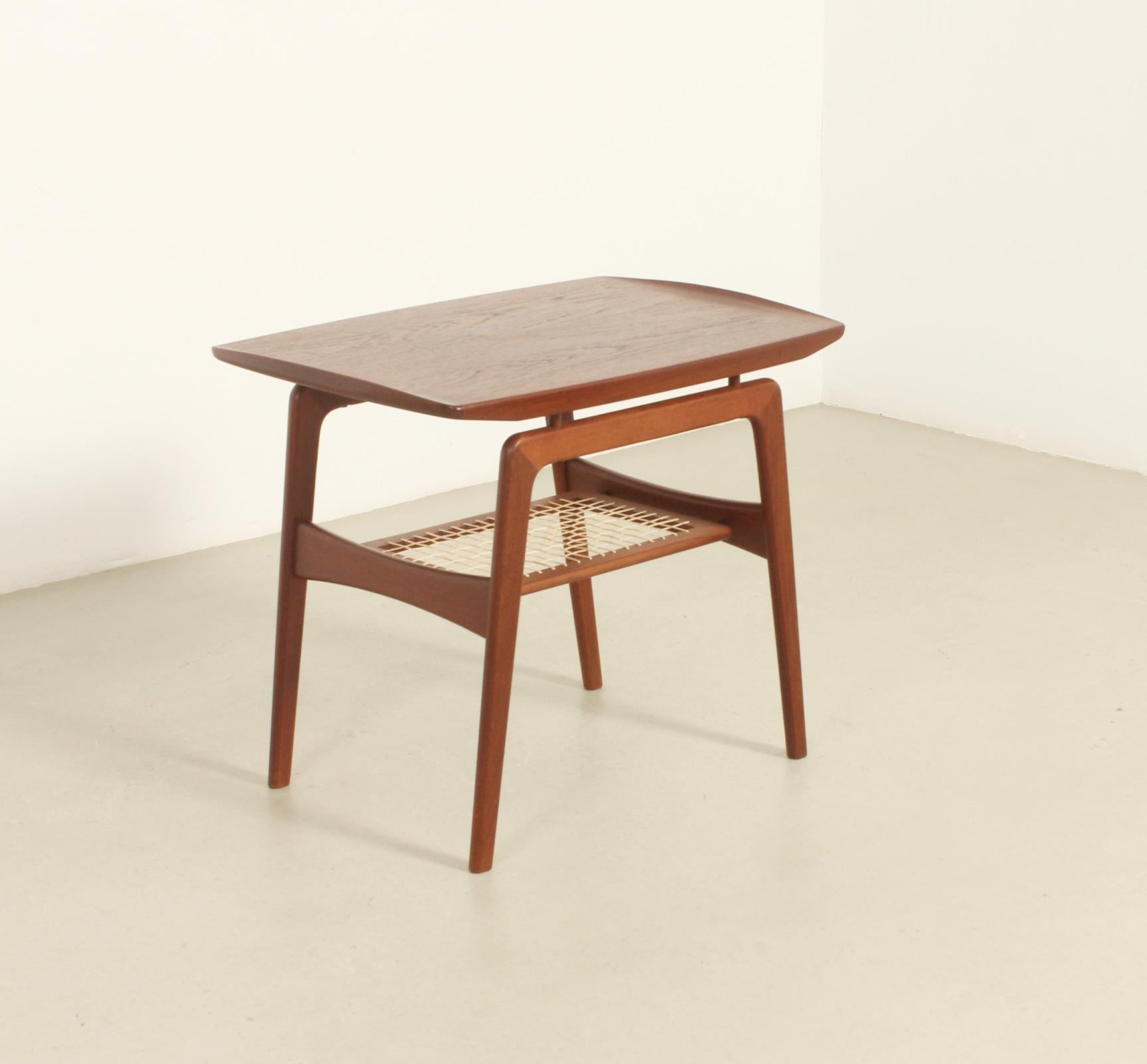 Arne Hovmand-Olsen Side Table for Mogens Kold, Denmark In Good Condition For Sale In Barcelona, ES