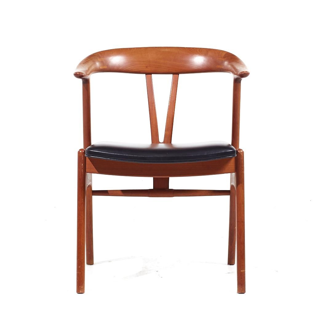 Arne Hovmand Olsen Style Mid Century Danish Teak Chair

This chair measures: 22 wide x 20.5 deep x 29.75 inches high, with a seat height of 17 and arm height/chair clearance of 26.25 inches

We take our photos in a controlled lighting studio to show