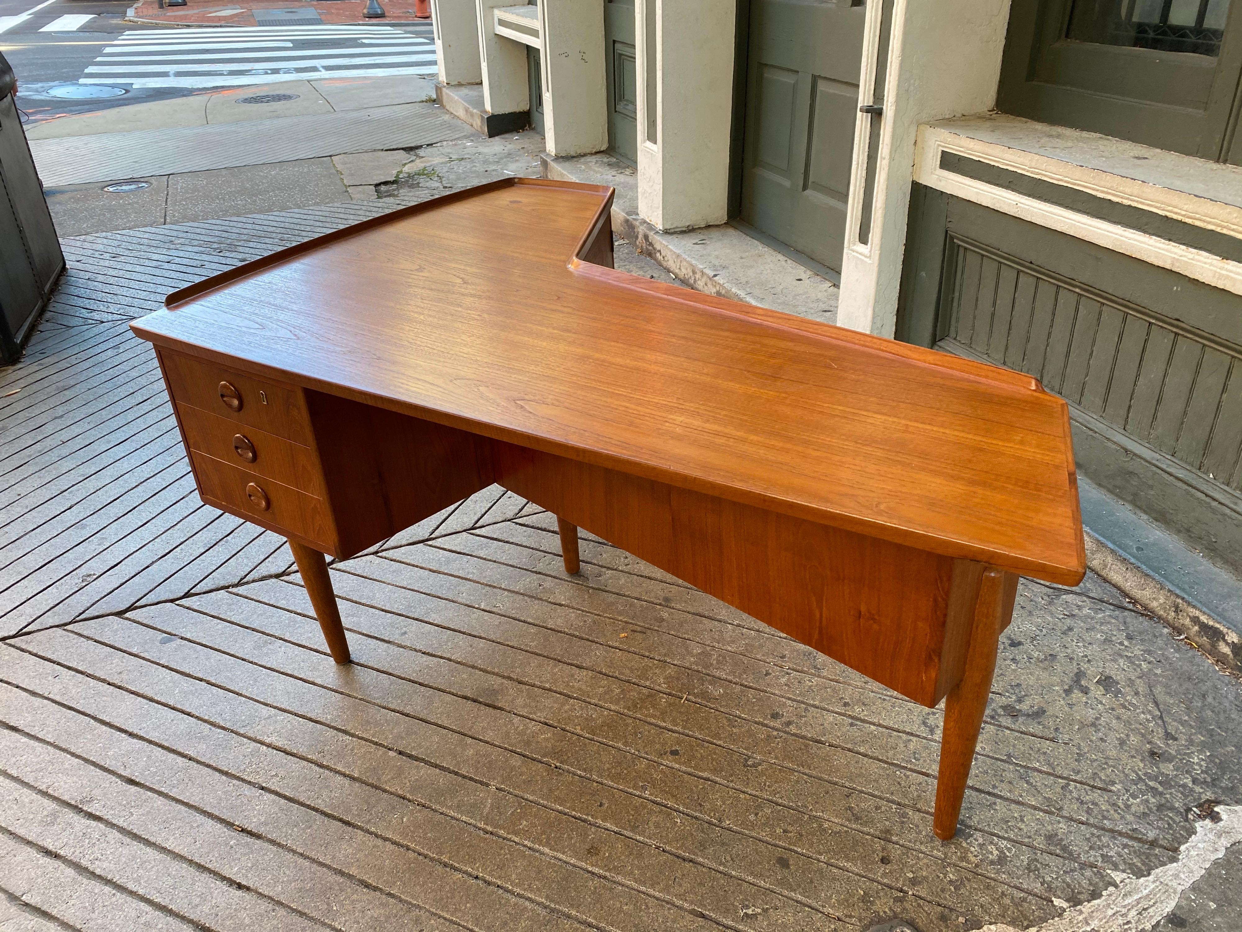 Danish Arne Hovmand-Olsen Teak Boomerang Desk/ Not Arne Vodder