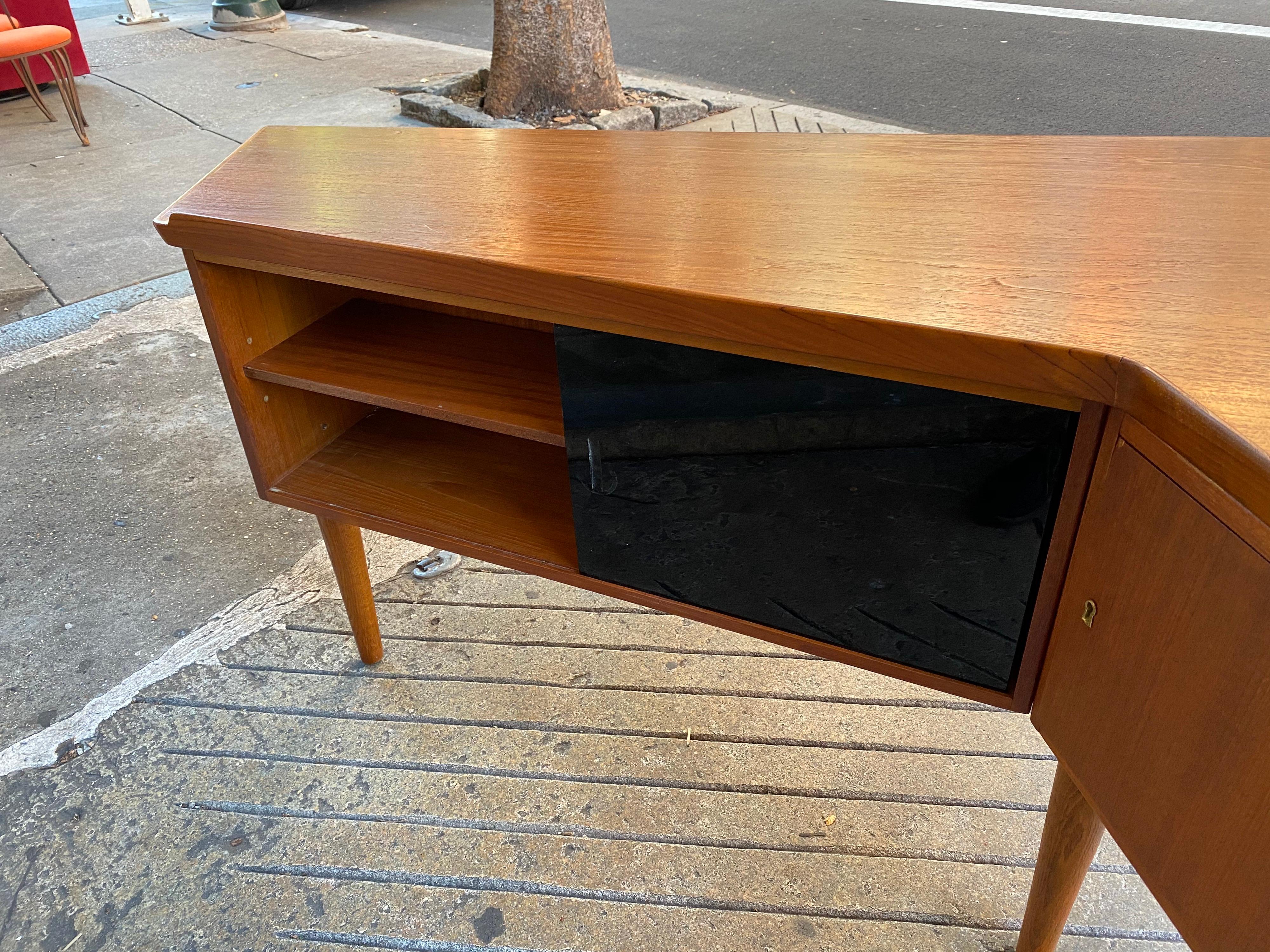 Mid-20th Century Arne Hovmand-Olsen Teak Boomerang Desk/ Not Arne Vodder