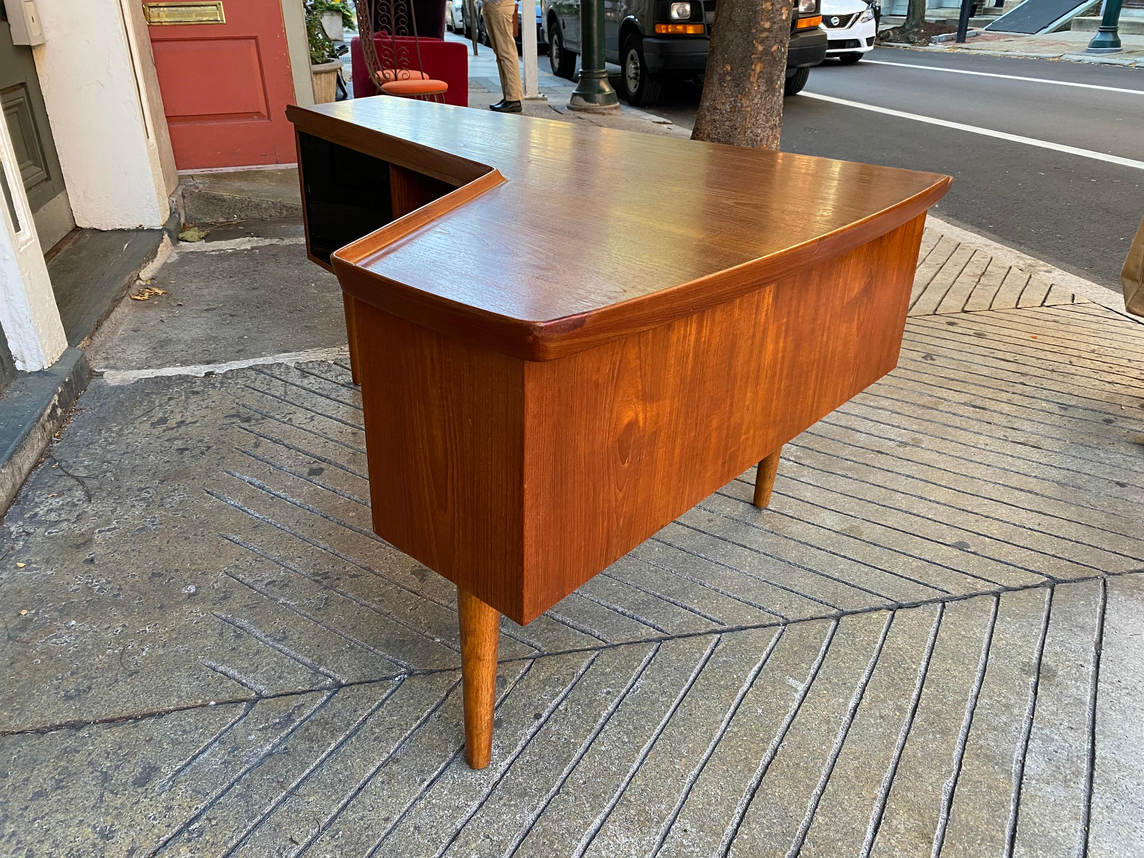 Arne Hovmand-Olsen Teak Boomerang Desk/ Not Arne Vodder 2
