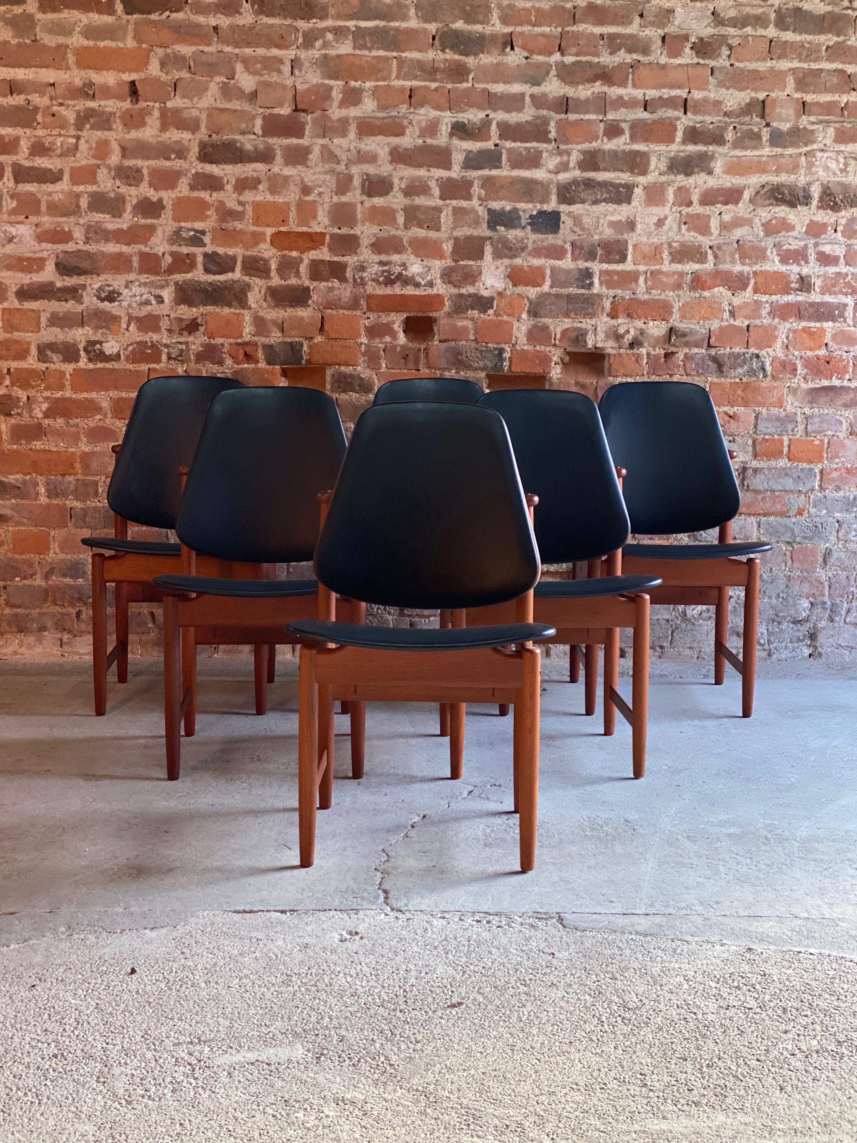 Arne Hovmand-Olsen Teak Dining Chairs Set of Six Hovmand-Olsen, 1950s 3