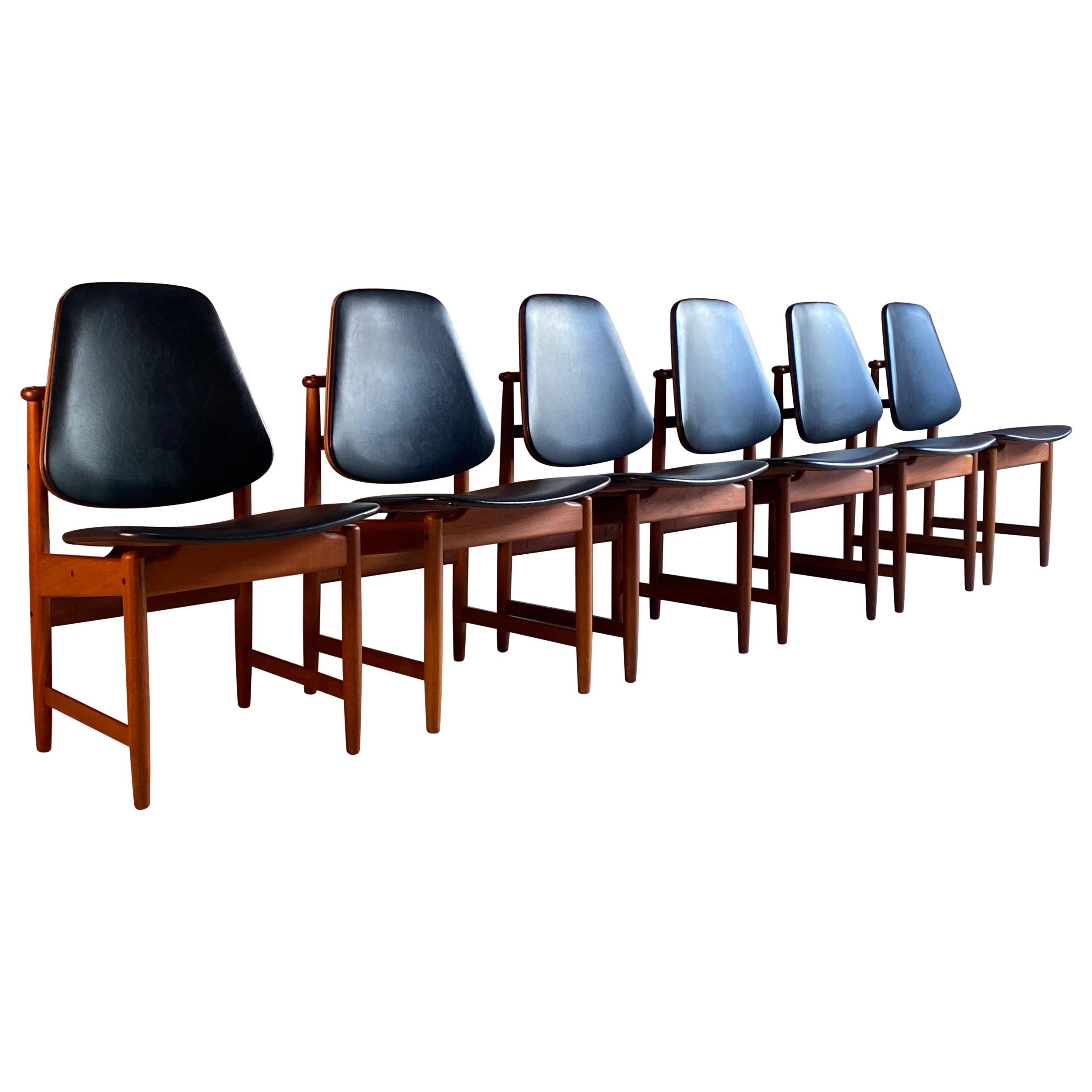 Arne Hovmand-Olsen Teak Dining Chairs Set of Six Hovmand-Olsen, 1950s