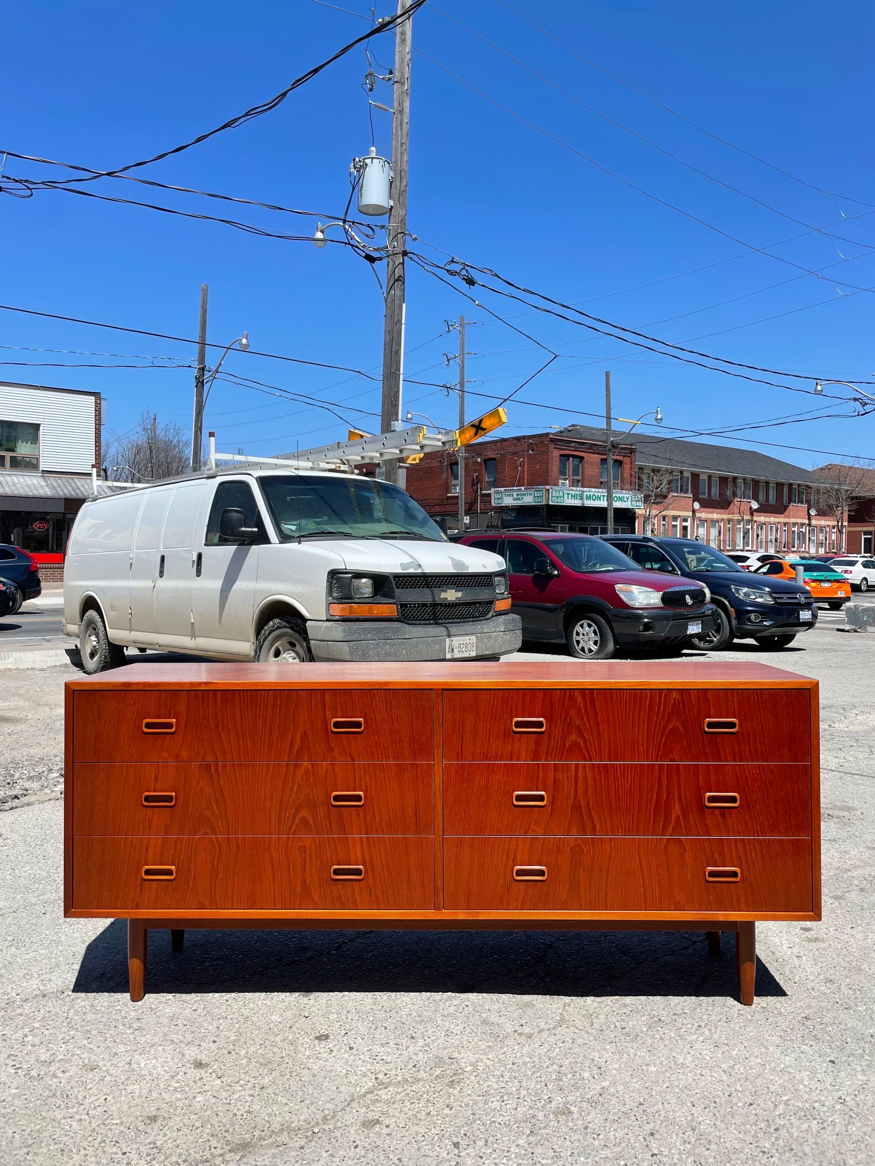 Fresh from the refinishers & this Arne Hovmand Olsen for Mogens Kold teak dresser shows it. In excellent condition; teak glows in the sunlight. Mirror included, with attached brackets for wall-mounting. Six large drawers glide well, providing ample