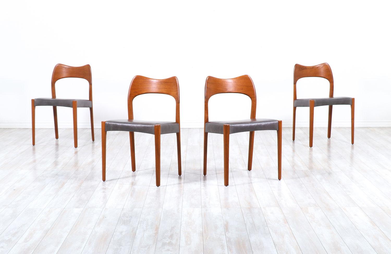 Arne Hovmand-Olsen teak & leather dining chairs for Mogens Kold.