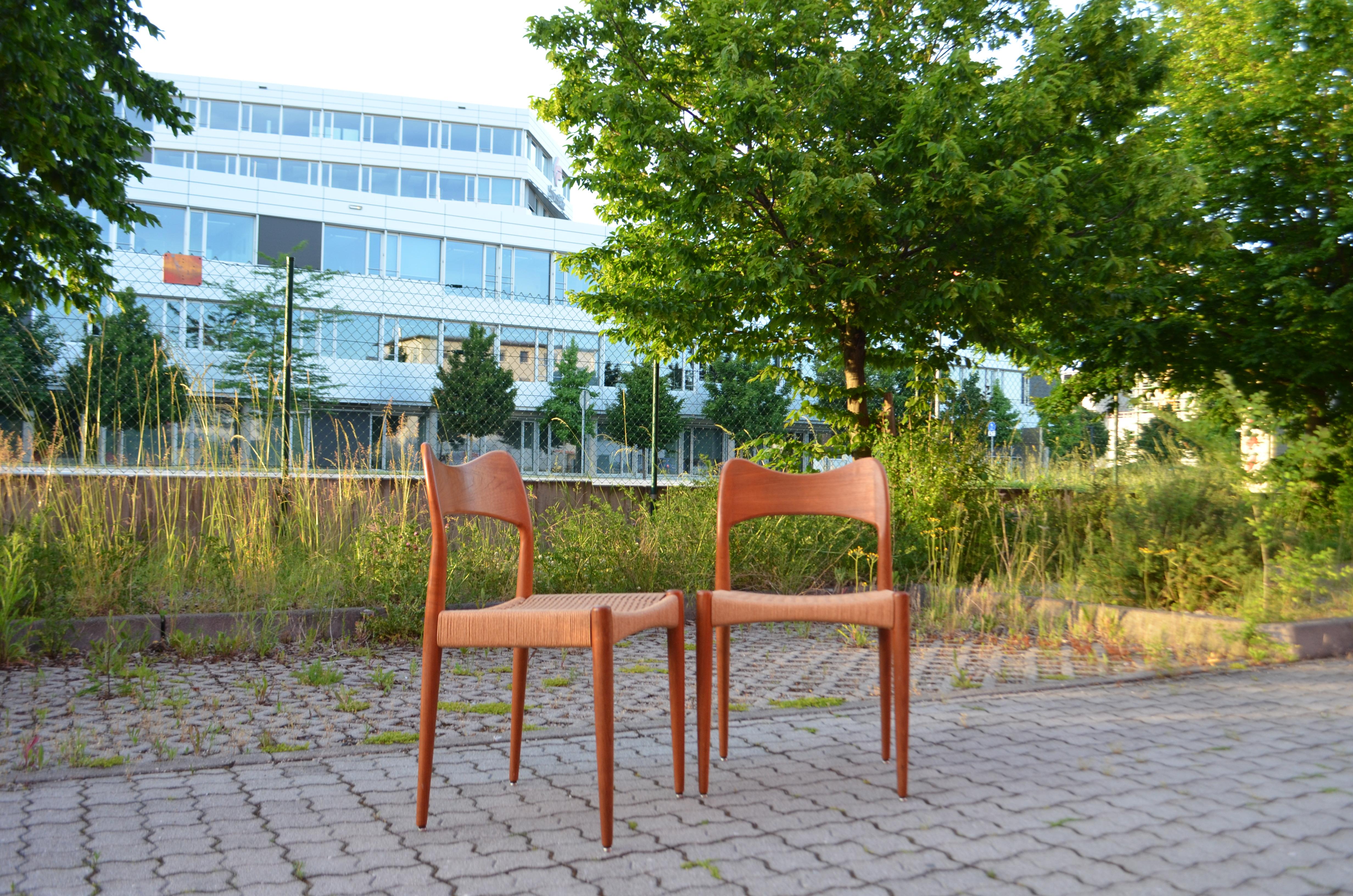 Huilé Arne Hovmand-Olsen Chaise de salle à manger en teck à corde de papier pour Mogens Kold Ensemble de 2 en vente