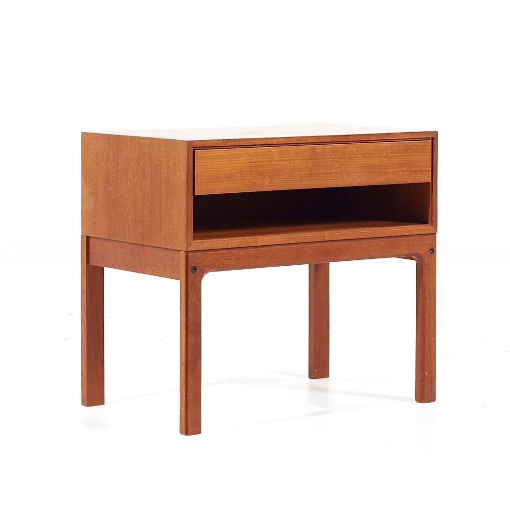 Arne Iversen Mid Century Danish Teak Nightstands - Pair In Good Condition For Sale In Countryside, IL