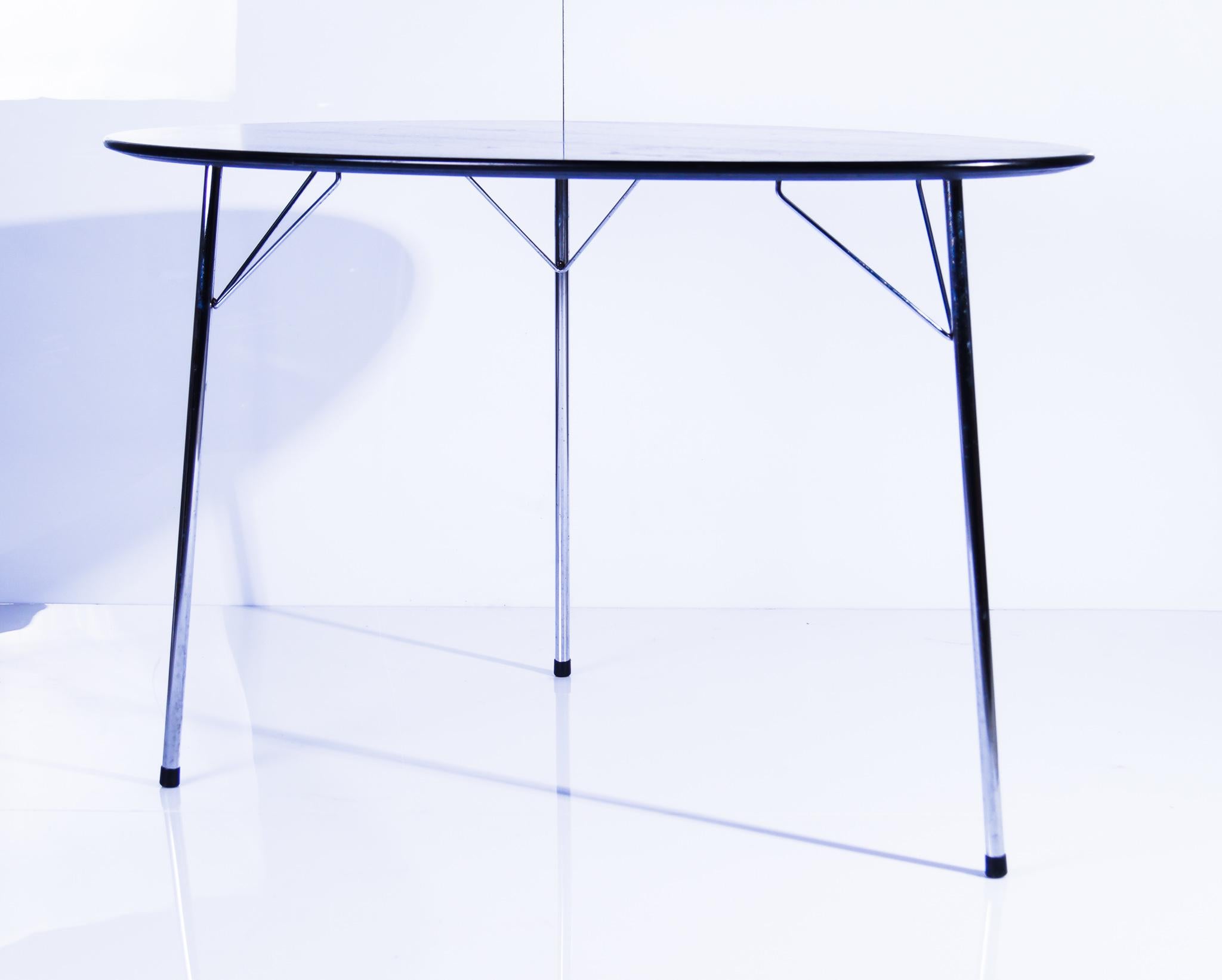 Scandinavian Arne Jacobsen, Oval Tapered-Shaped Table, Model 3603