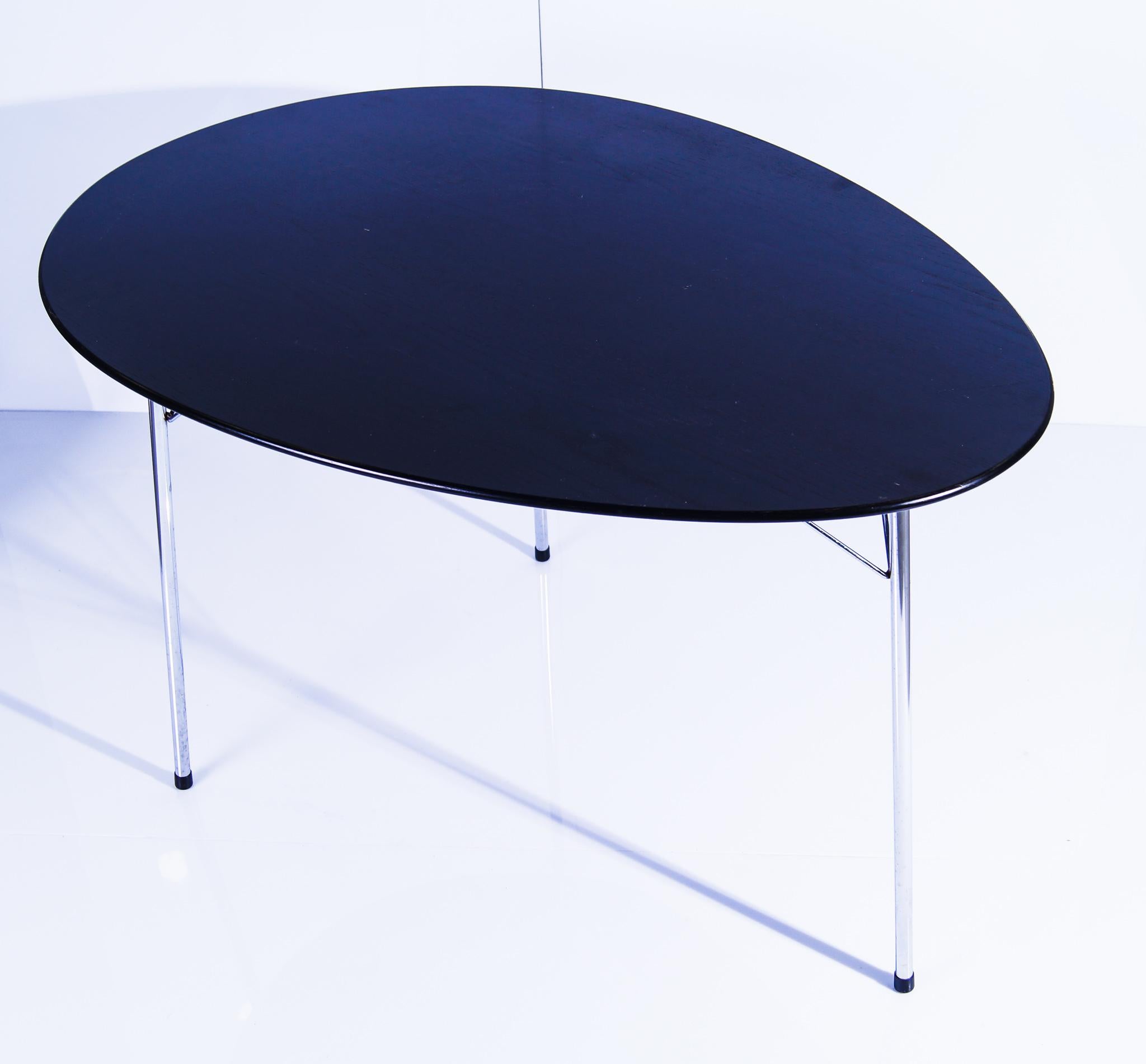 Arne Jacobsen, Oval Tapered-Shaped Table, Model 3603 In Good Condition In Soesterberg, UT