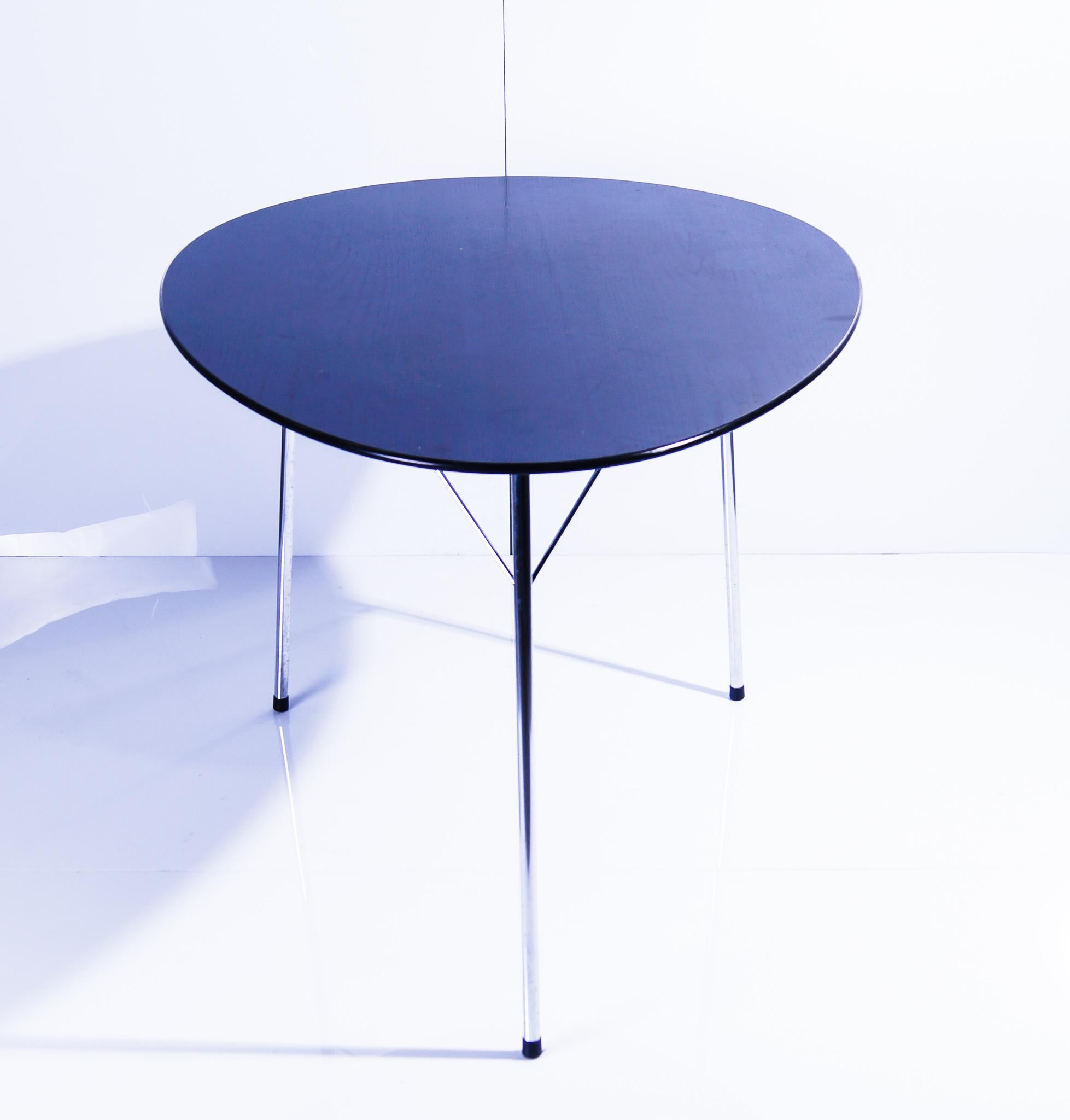 Contemporary Arne Jacobsen, Oval Tapered-Shaped Table, Model 3603