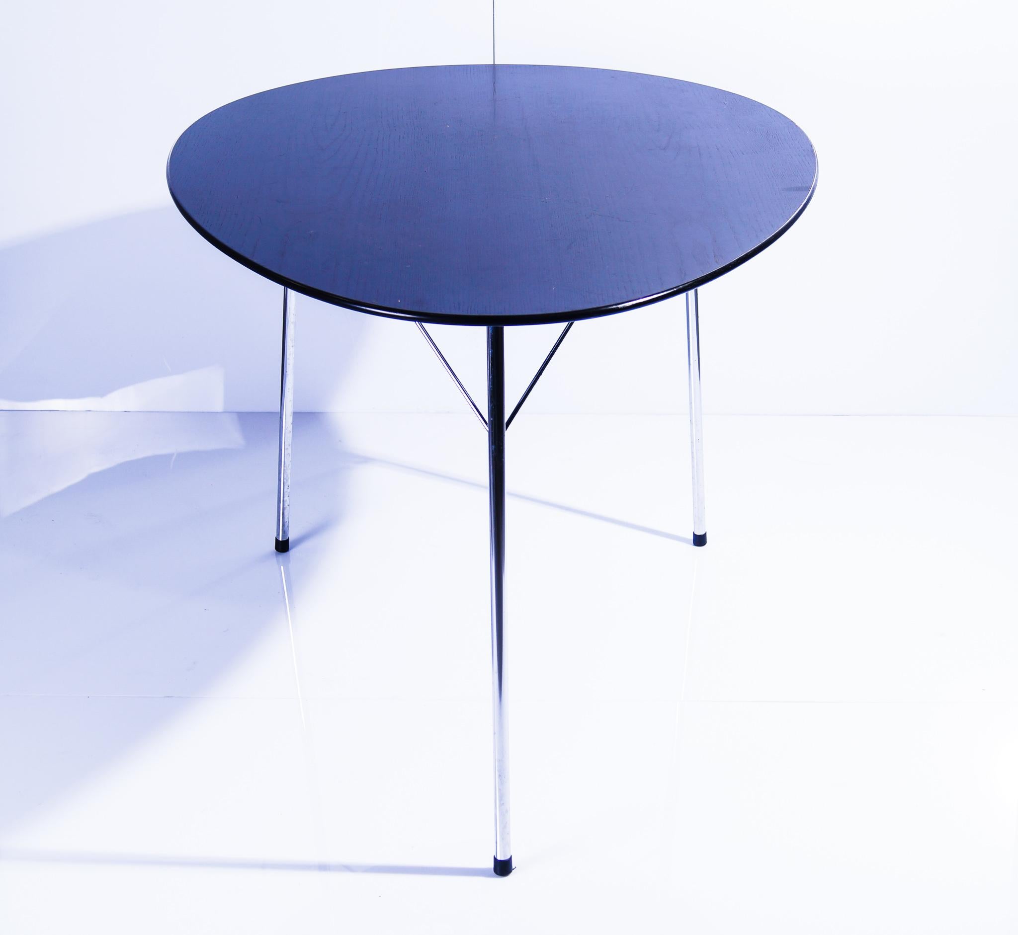 Arne Jacobsen, Oval Tapered-Shaped Table, Model 3603 1