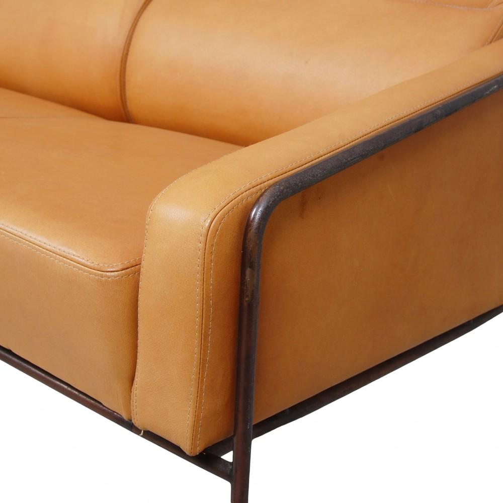 Danish Arne Jacobsen 2-Seater Airport Sofa with Cognac Aniline Leather and Brass Frame