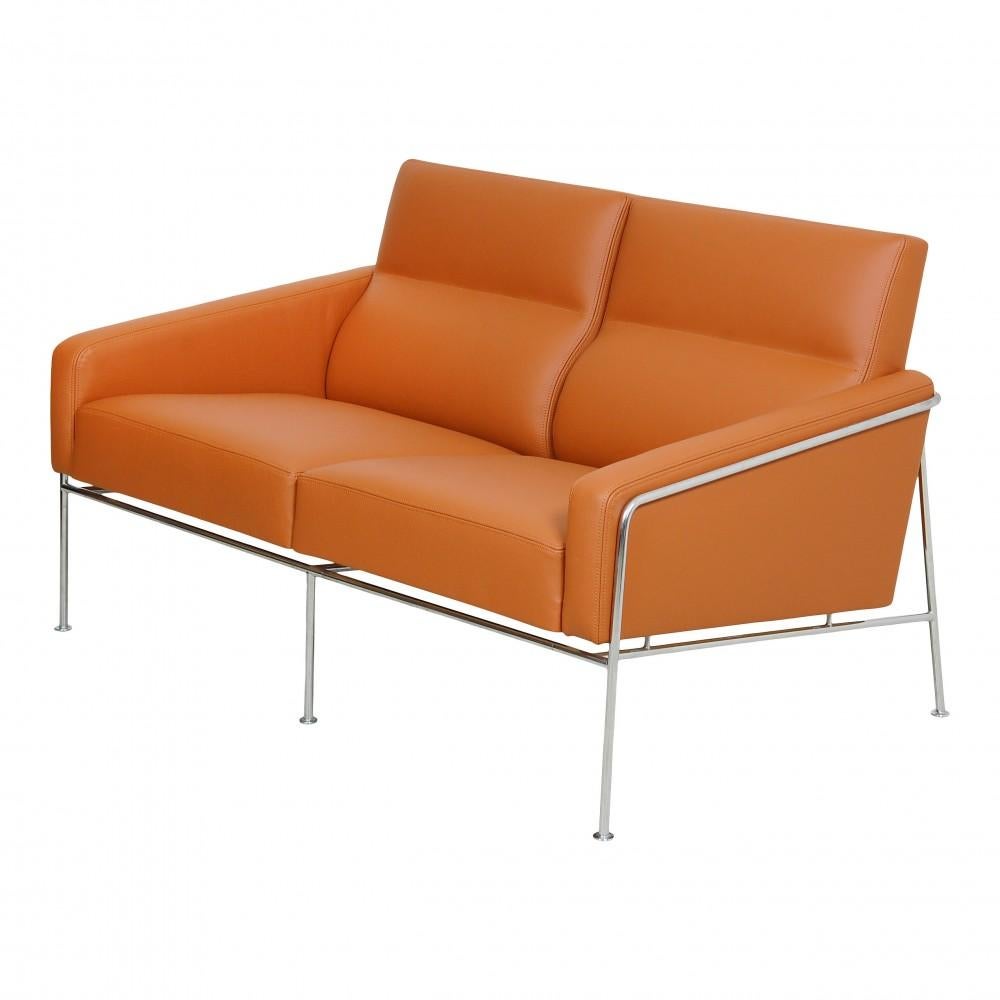 This sofa is used and is newly upholstered with cognac bison leather and fitted with new foam. The sofa is original and manufactured by Fritz Hansen.