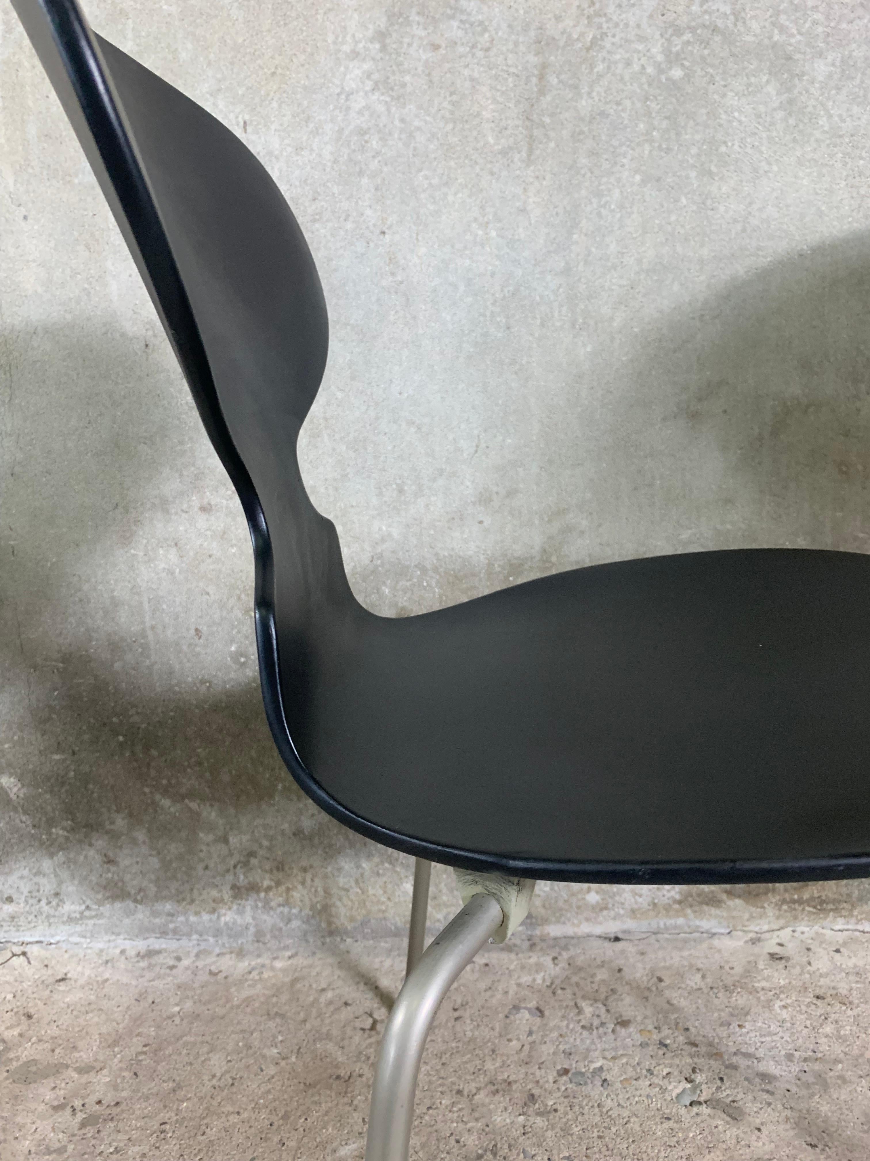 Arne Jacobsen 3 Legged Ant Chair For Fritz Hansen In Good Condition In Bunnik, NL