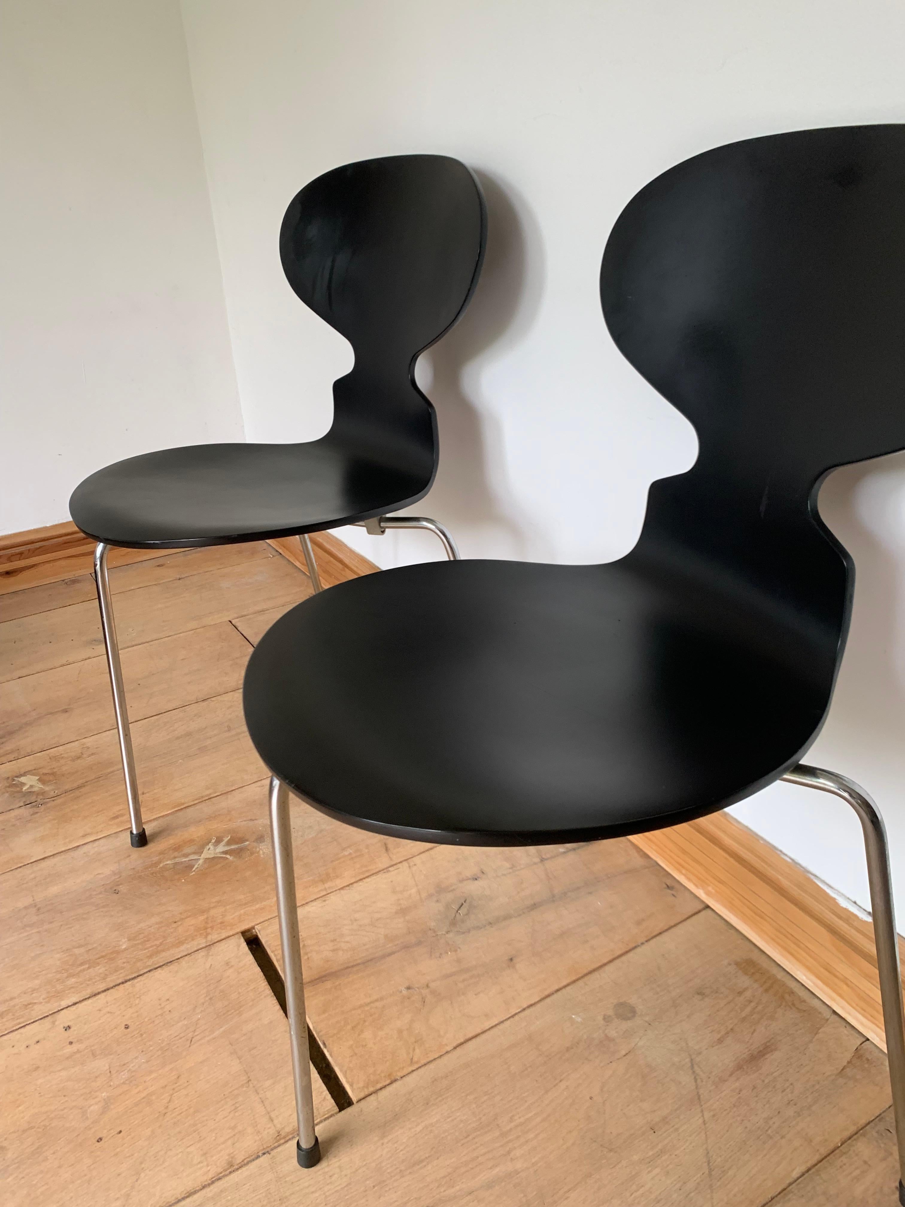 Scandinave moderne Arne Jacobsen - Chaise fourreau à 3 pattes