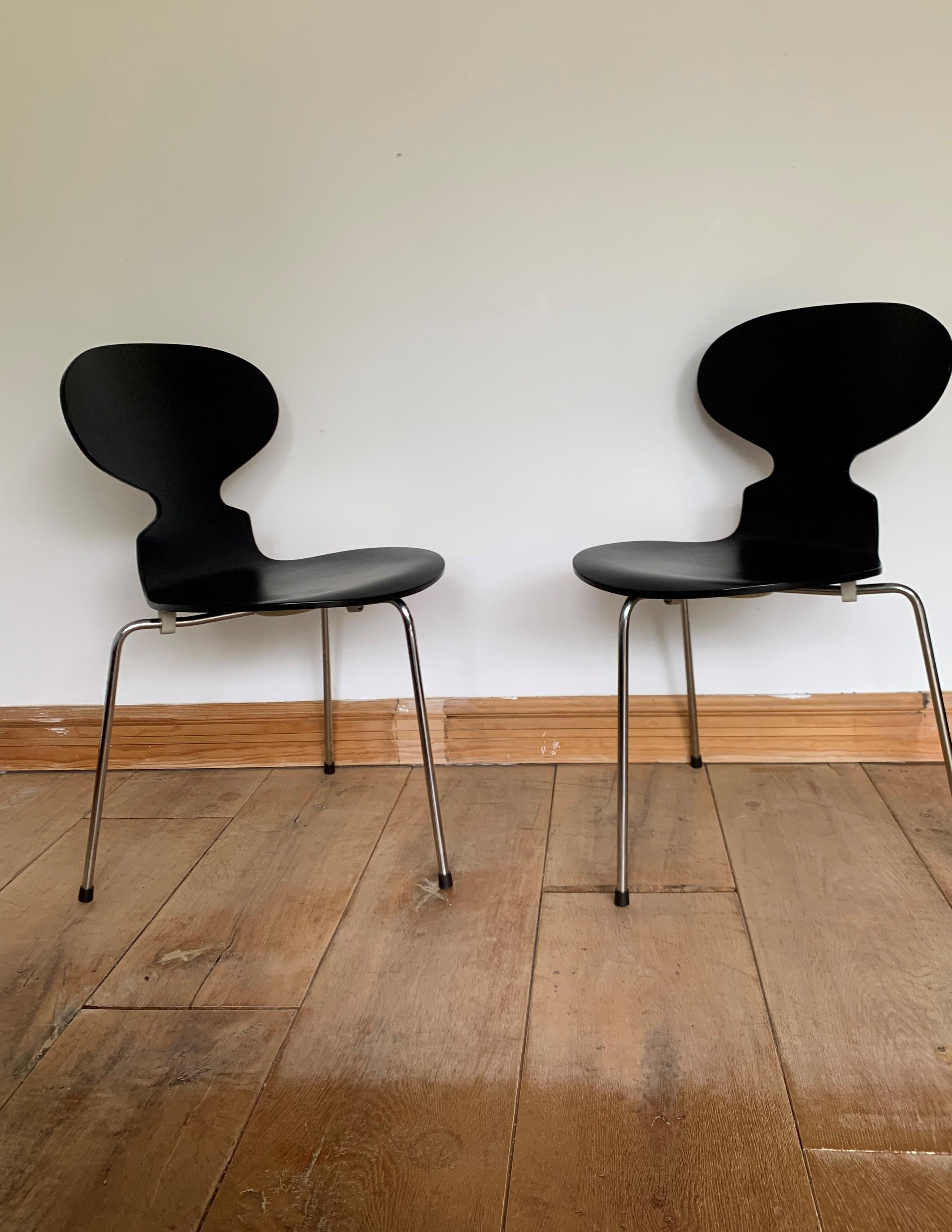 Bois Arne Jacobsen - Chaise fourreau à 3 pattes