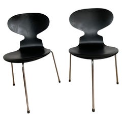 Arne Jacobsen - Chaise fourreau à 3 pattes