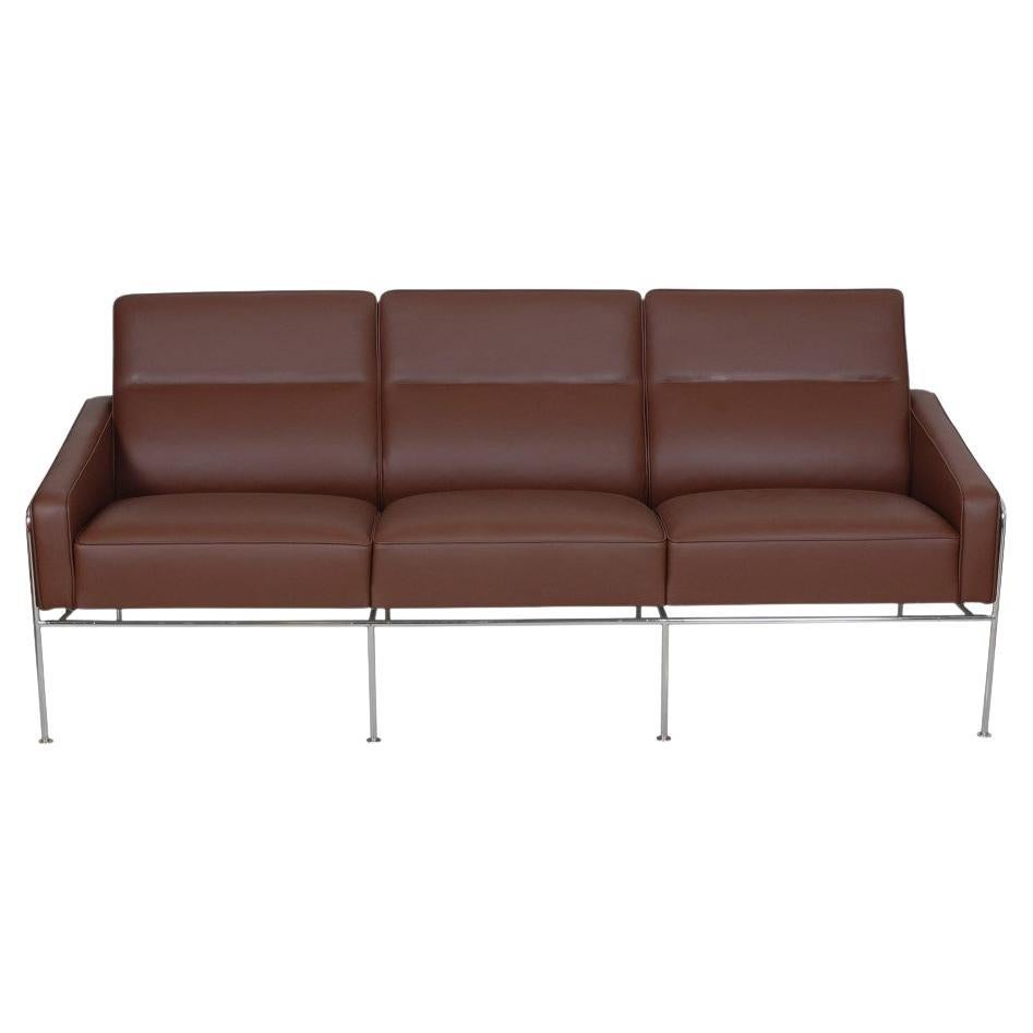 Arne Jacobsen 3 Pers 3303 Airport Sofa Reupholstered with Mokka Brown Leather For Sale