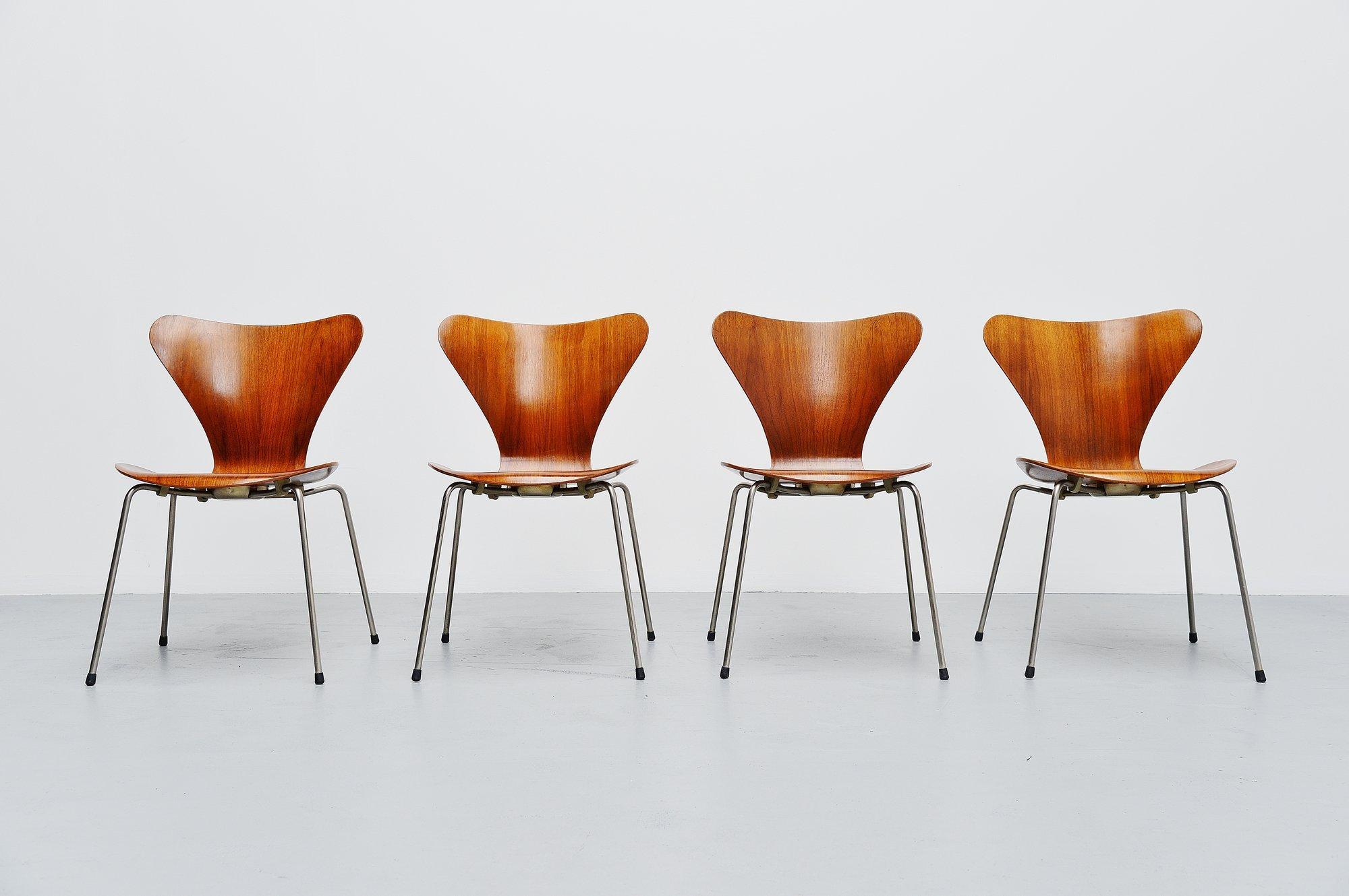 Iconic set of four so called butterfly chairs model 3107 from the 7 series designed by Arne Jacobsen and manufactured by Fritz Hansen, Denmark 1955. This is for a set of four early chairs from the first production in the 1950s in very nice teak