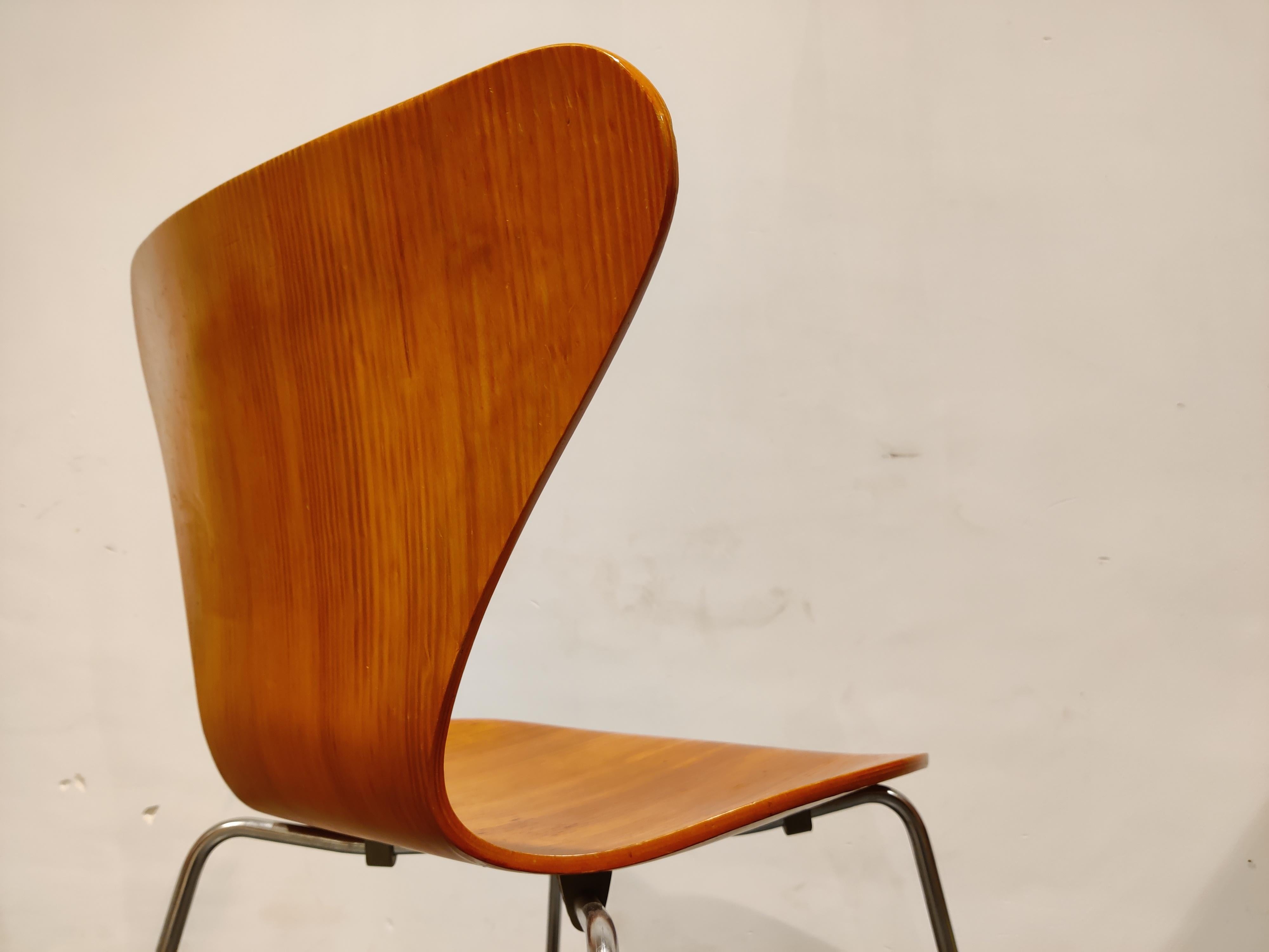 Arne Jacobsen 3107 Butterfly Chairs by Fritz Hansen 3