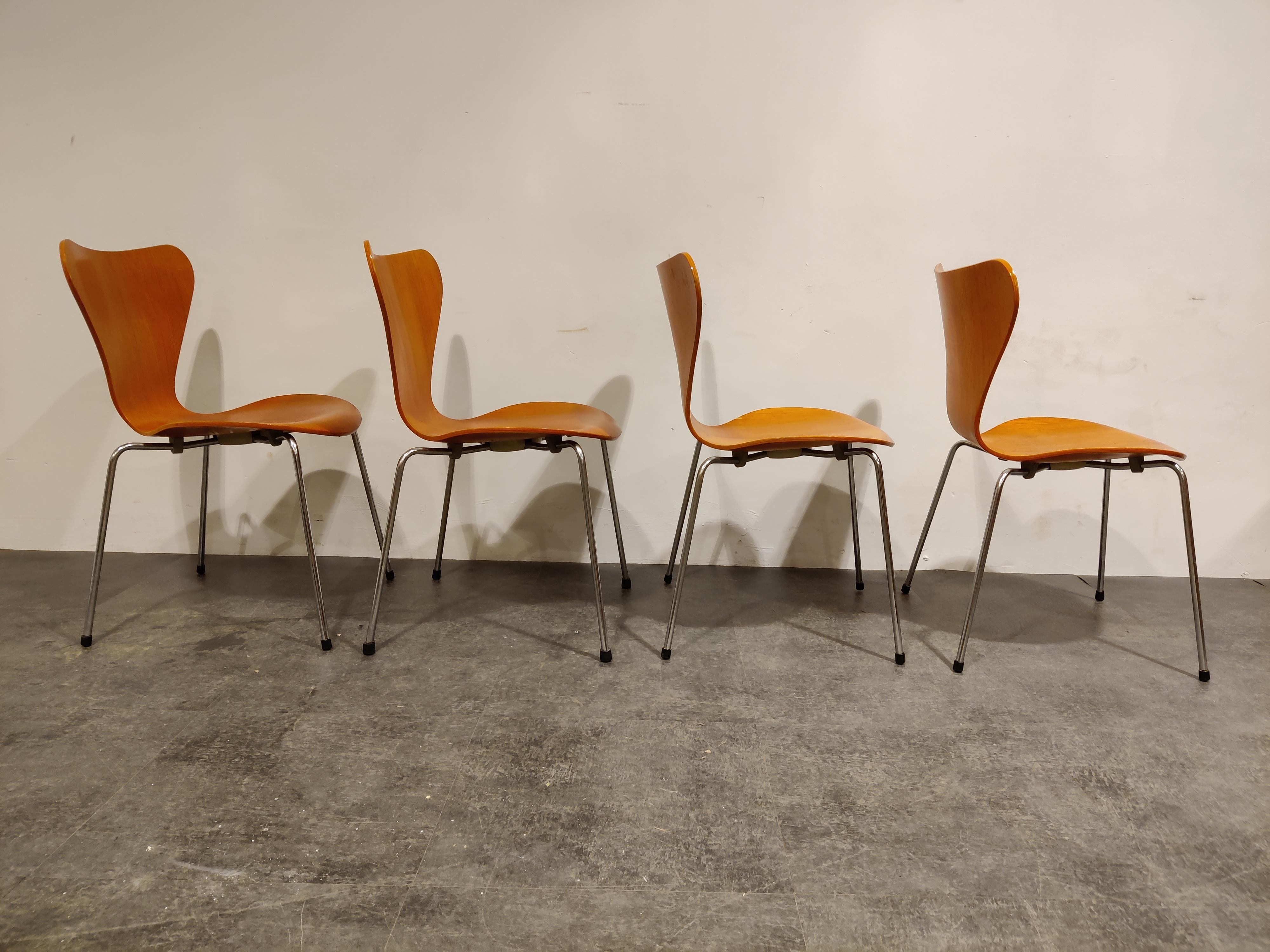 Danish Arne Jacobsen 3107 Butterfly Chairs by Fritz Hansen