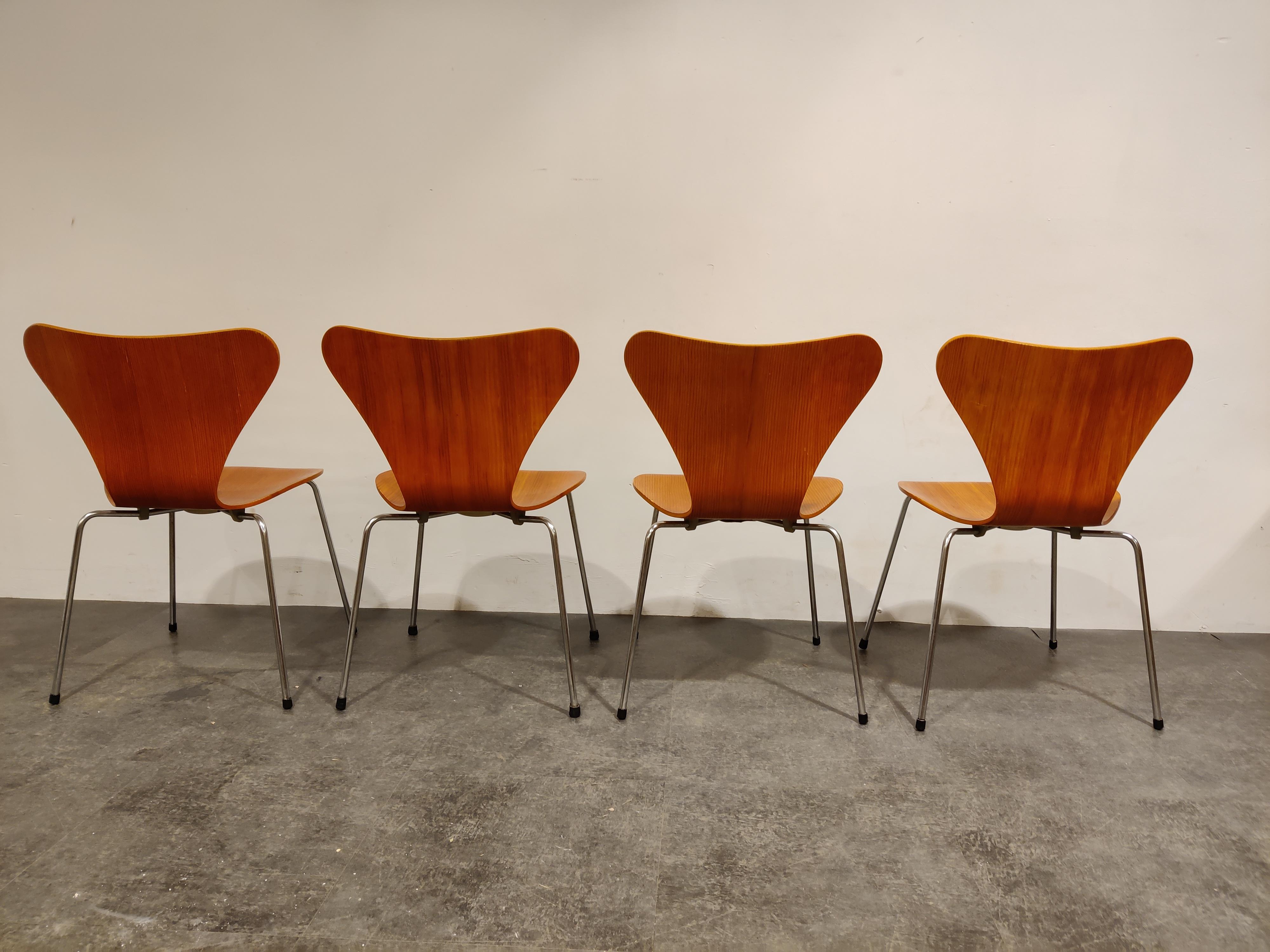 Arne Jacobsen 3107 Butterfly Chairs by Fritz Hansen In Good Condition In HEVERLEE, BE