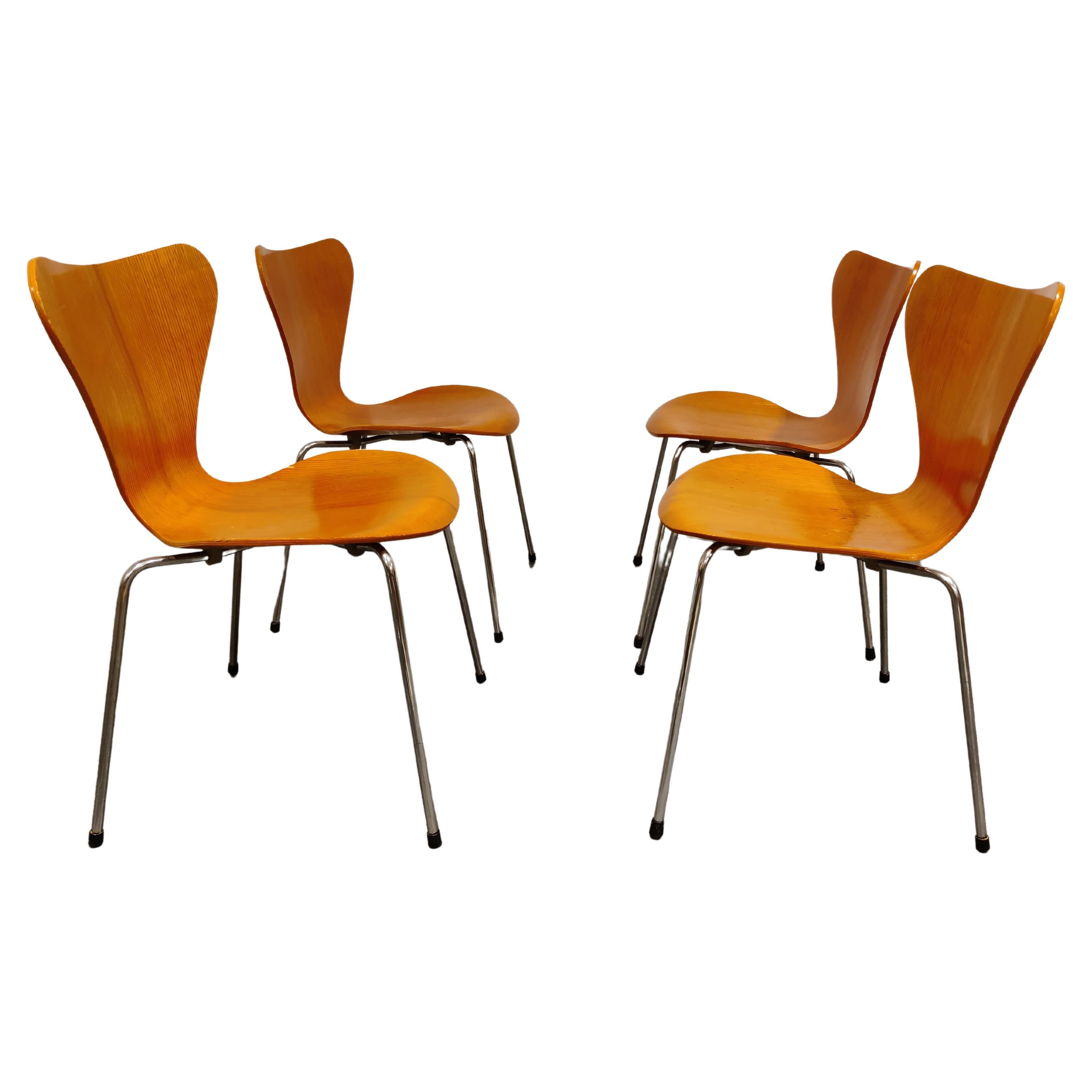 Arne Jacobsen 3107 Butterfly Chairs by Fritz Hansen
