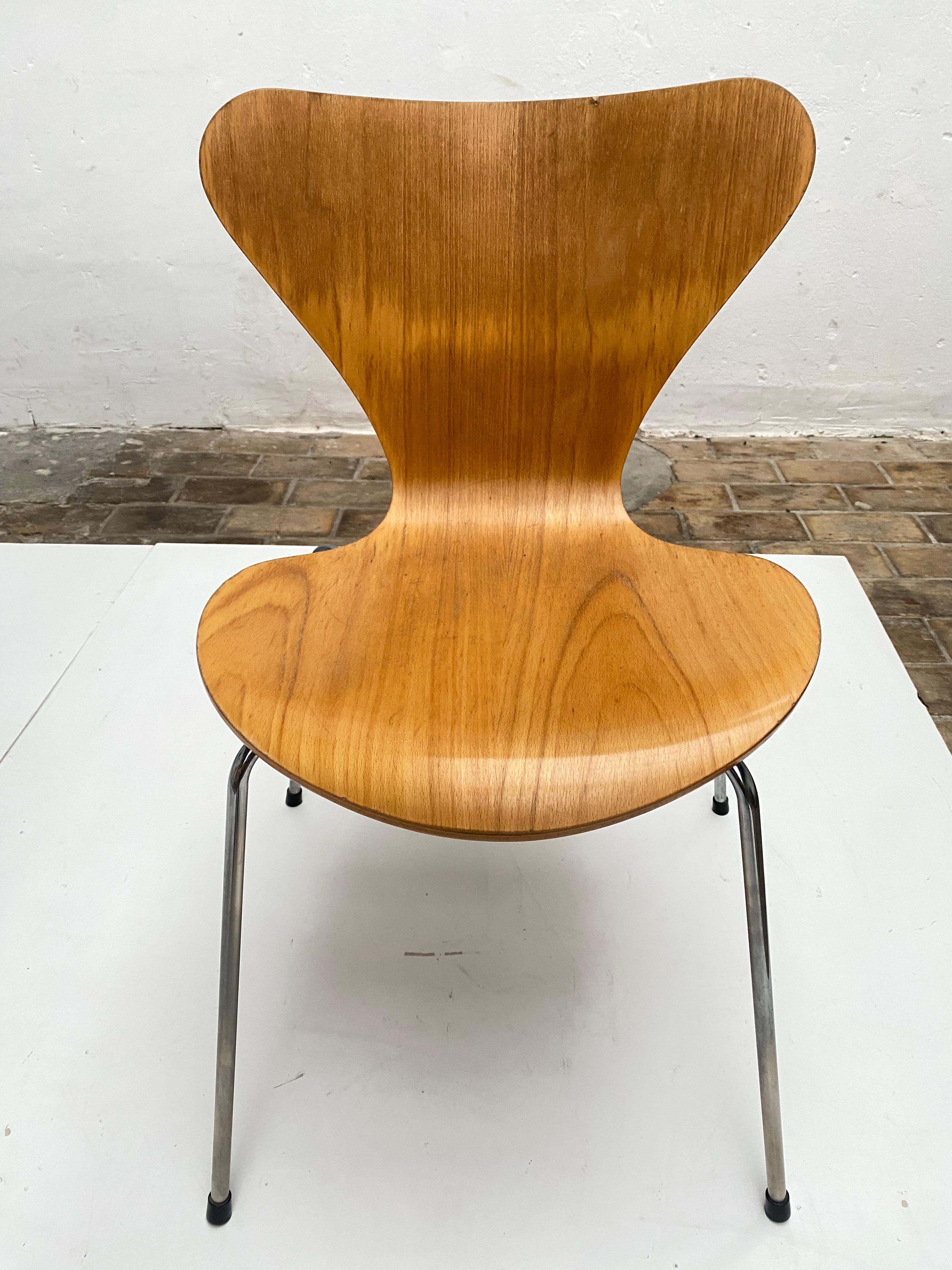 Arne Jacobsen 3107 Butterfly Chairs & Piet Hein Table Fritz Hansen 1990 Denmark 4