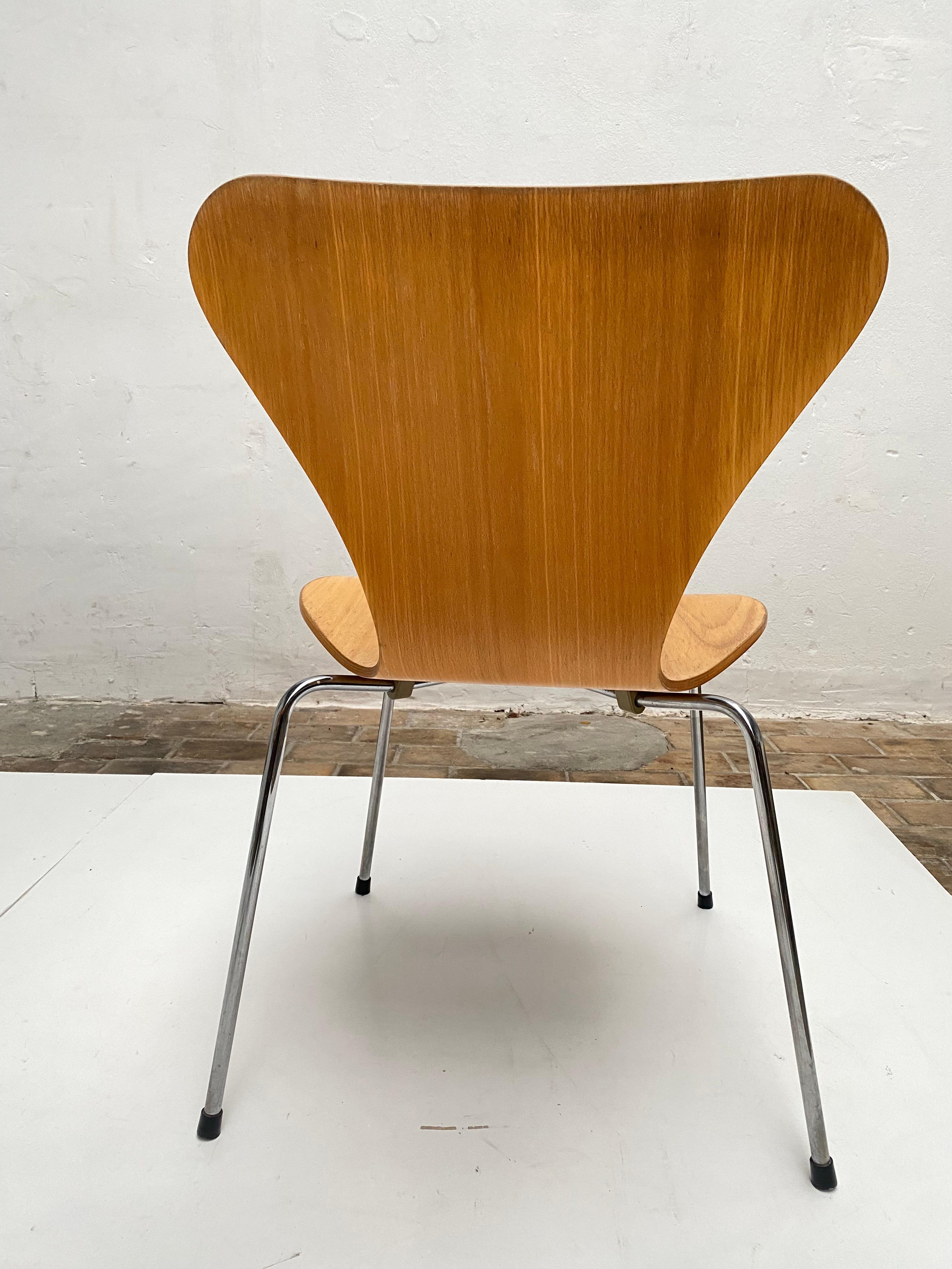 Arne Jacobsen 3107 Butterfly Chairs & Piet Hein Table Fritz Hansen 1990 Denmark 5