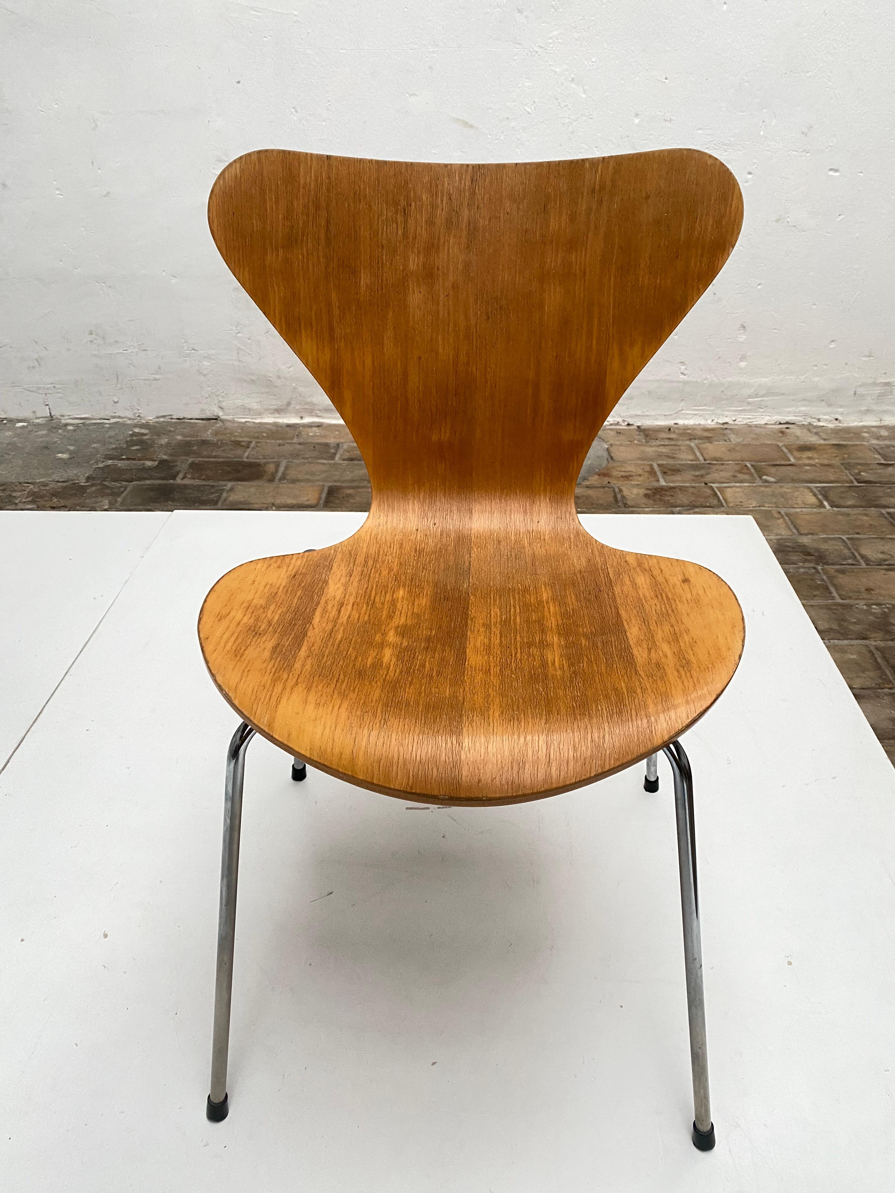 Arne Jacobsen 3107 Butterfly Chairs & Piet Hein Table Fritz Hansen 1990 Denmark 6