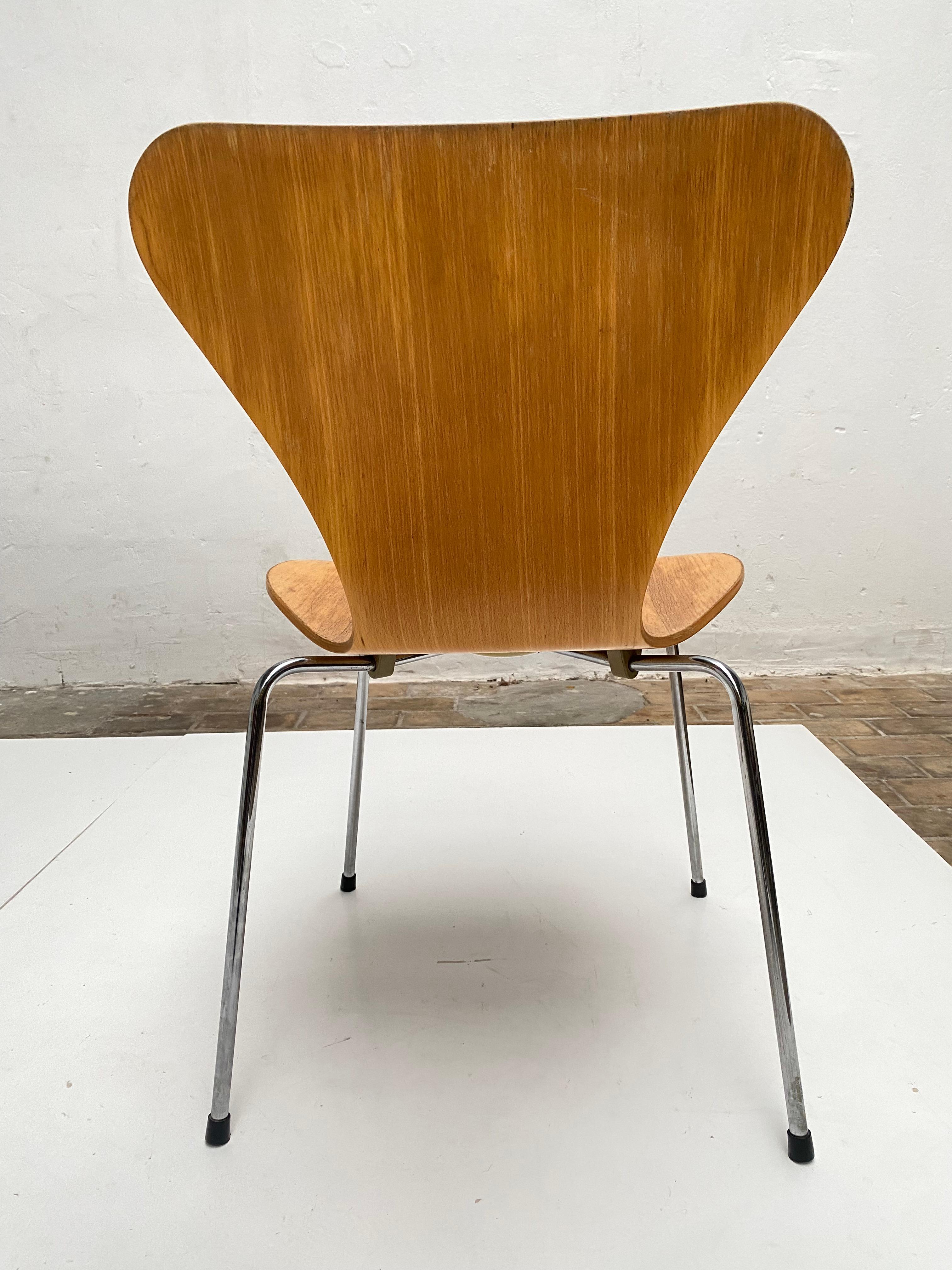 Arne Jacobsen 3107 Butterfly Chairs & Piet Hein Table Fritz Hansen 1990 Denmark 7