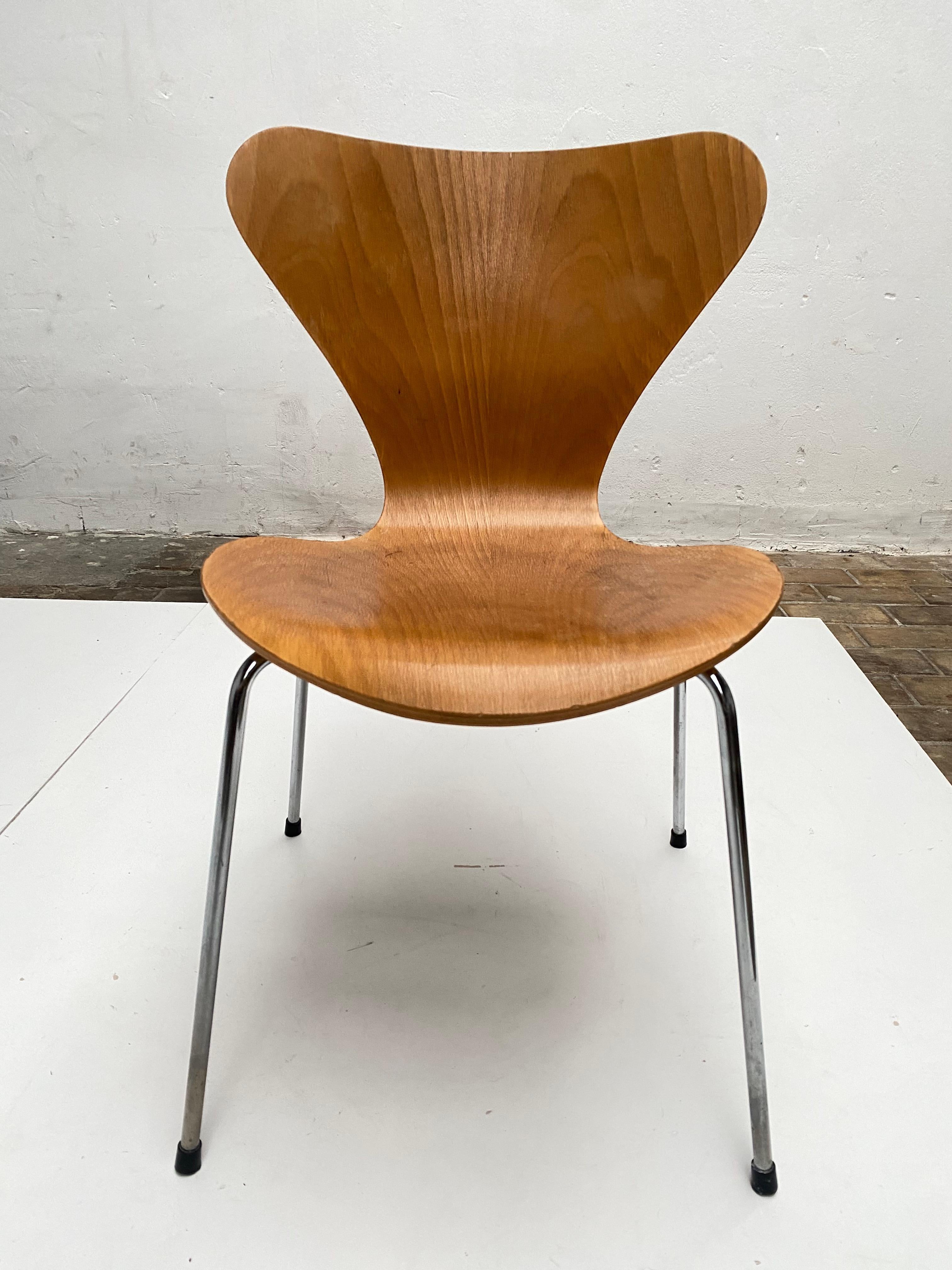 Arne Jacobsen 3107 Butterfly Chairs & Piet Hein Table Fritz Hansen 1990 Denmark 10