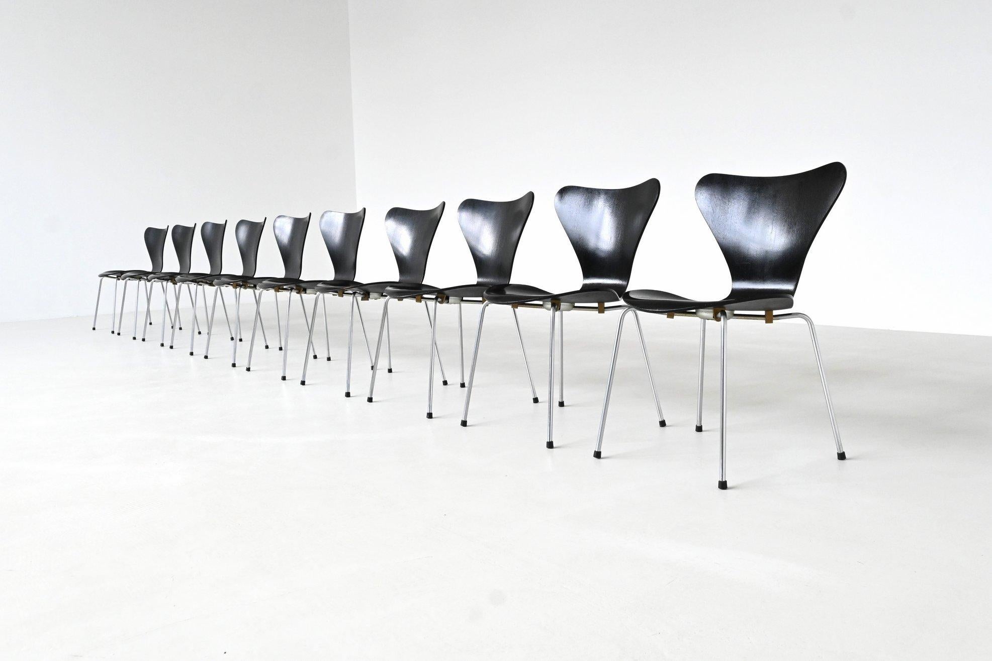 Arne Jacobsen 3107 'Butterfly' Esszimmerstühle Fritz Hansen Dänemark 1967 (Mitte des 20. Jahrhunderts) im Angebot