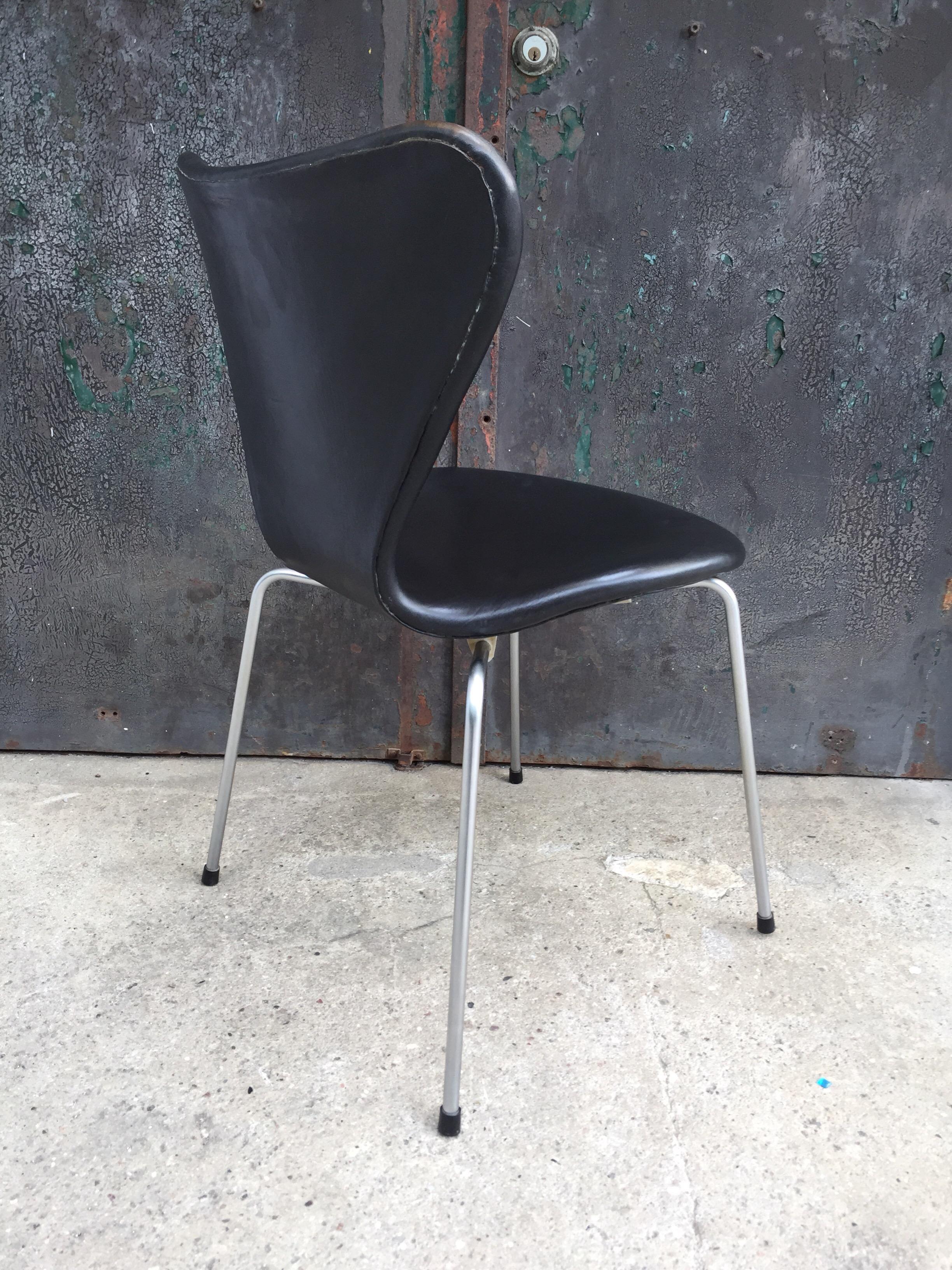 Steel Arne Jacobsen 3107 Chair Designed in 1955 in Original Black Leather