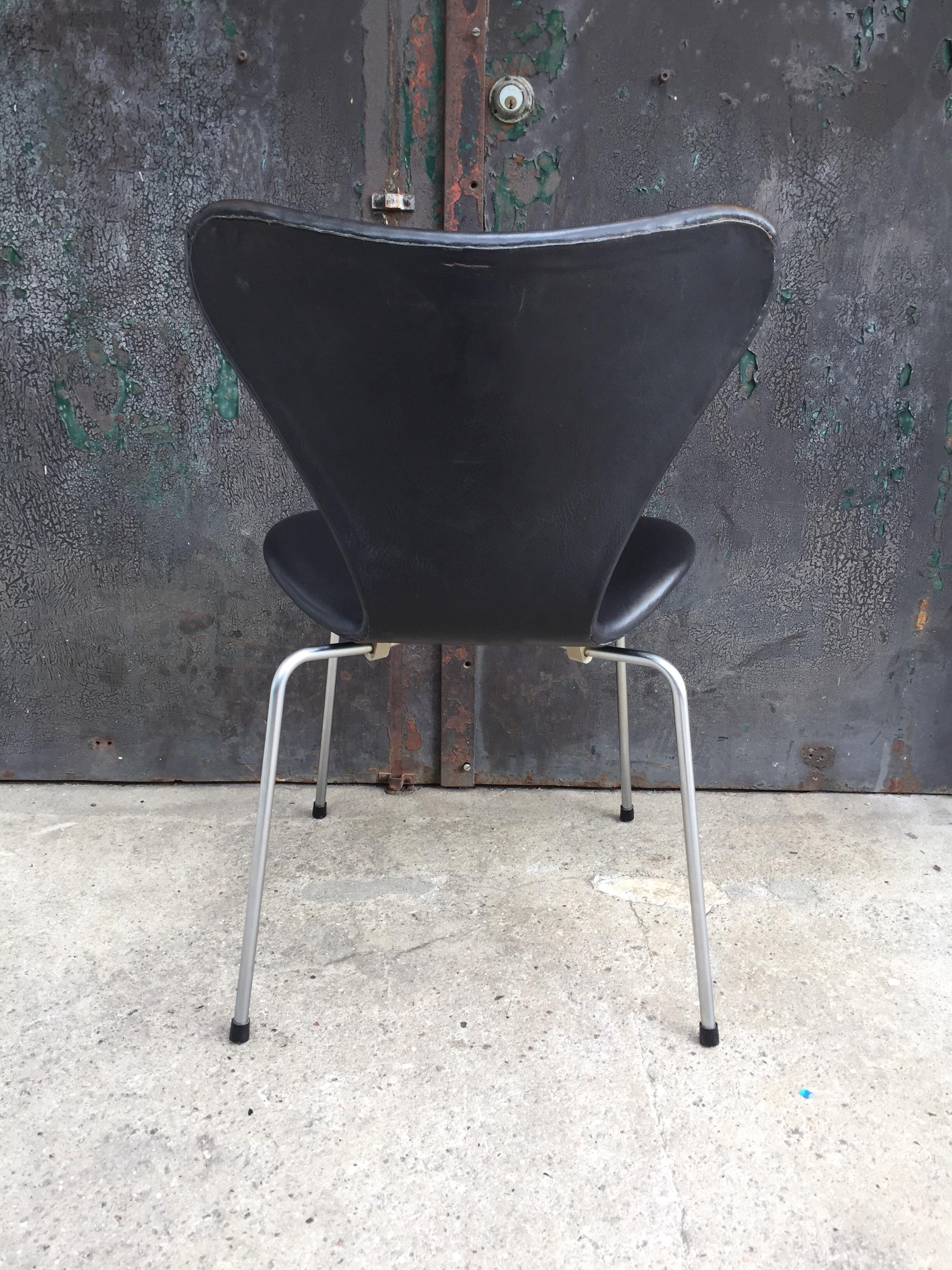 Mid-20th Century Arne Jacobsen 3107 Chair Designed in 1955 in Original Black Leather