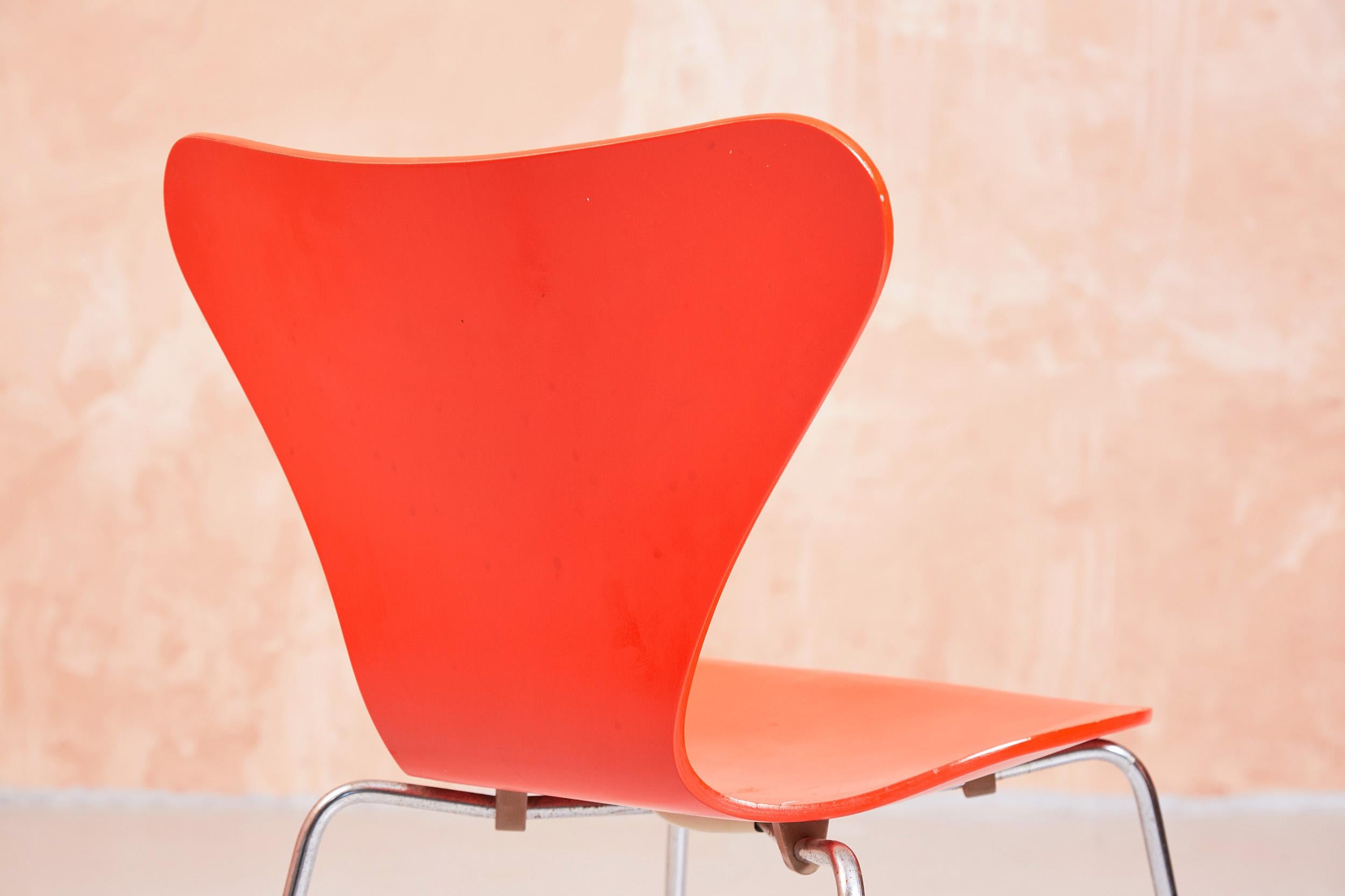 Danish Arne Jacobsen 3107 Series 7 Chairs in Orange by Fritz Hansen, 1974 For Sale