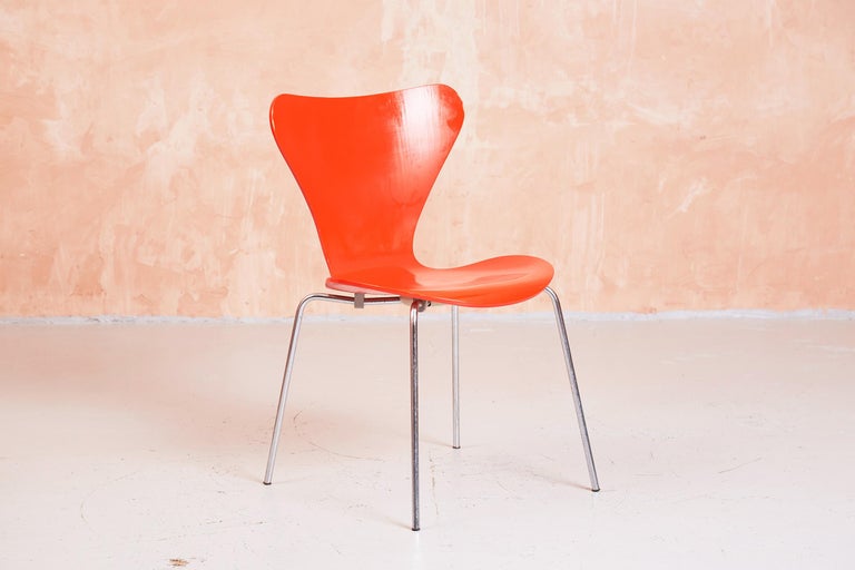 Plywood Arne Jacobsen 3107 Series 7 Chairs in Orange by Fritz Hansen, 1974 For Sale