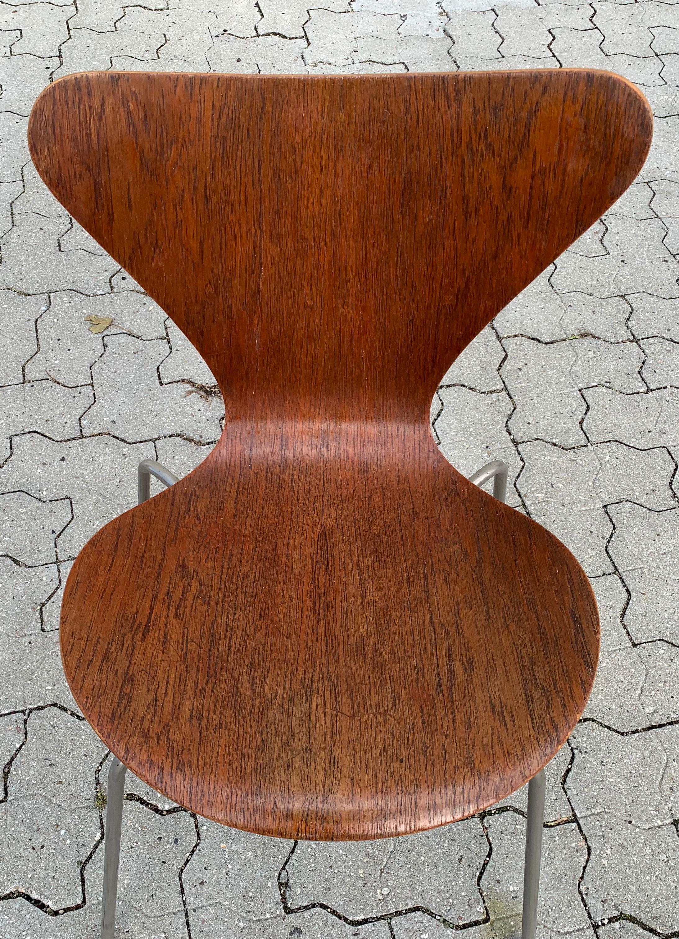 Scandinavian Modern Arne Jacobsen 3107 Seven Chair