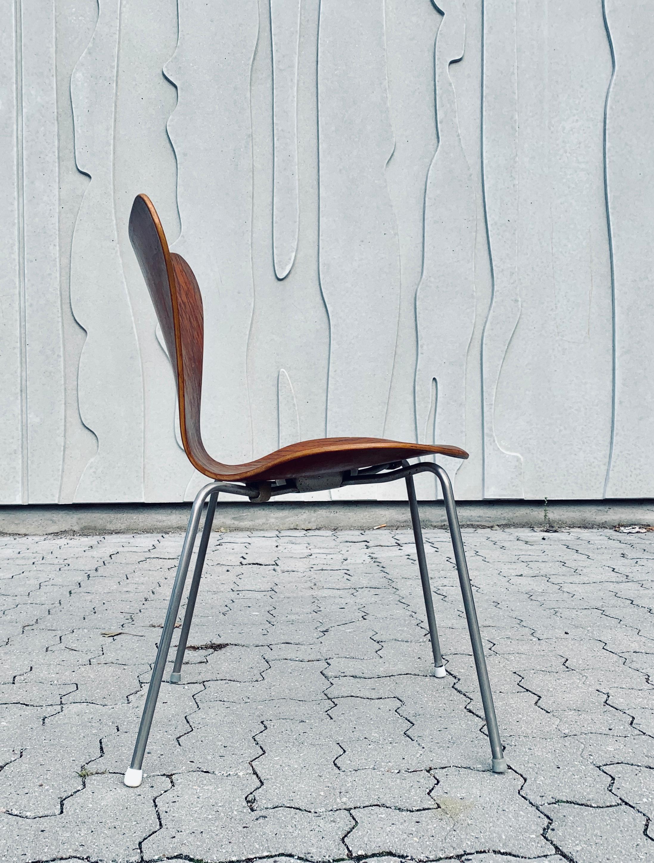 Arne Jacobsen 3107 Seven Chair In Good Condition In Copenhagen, DK