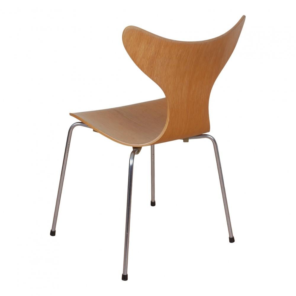 Scandinavian Modern Arne Jacobsen 3108 Lily Oak Wood For Sale