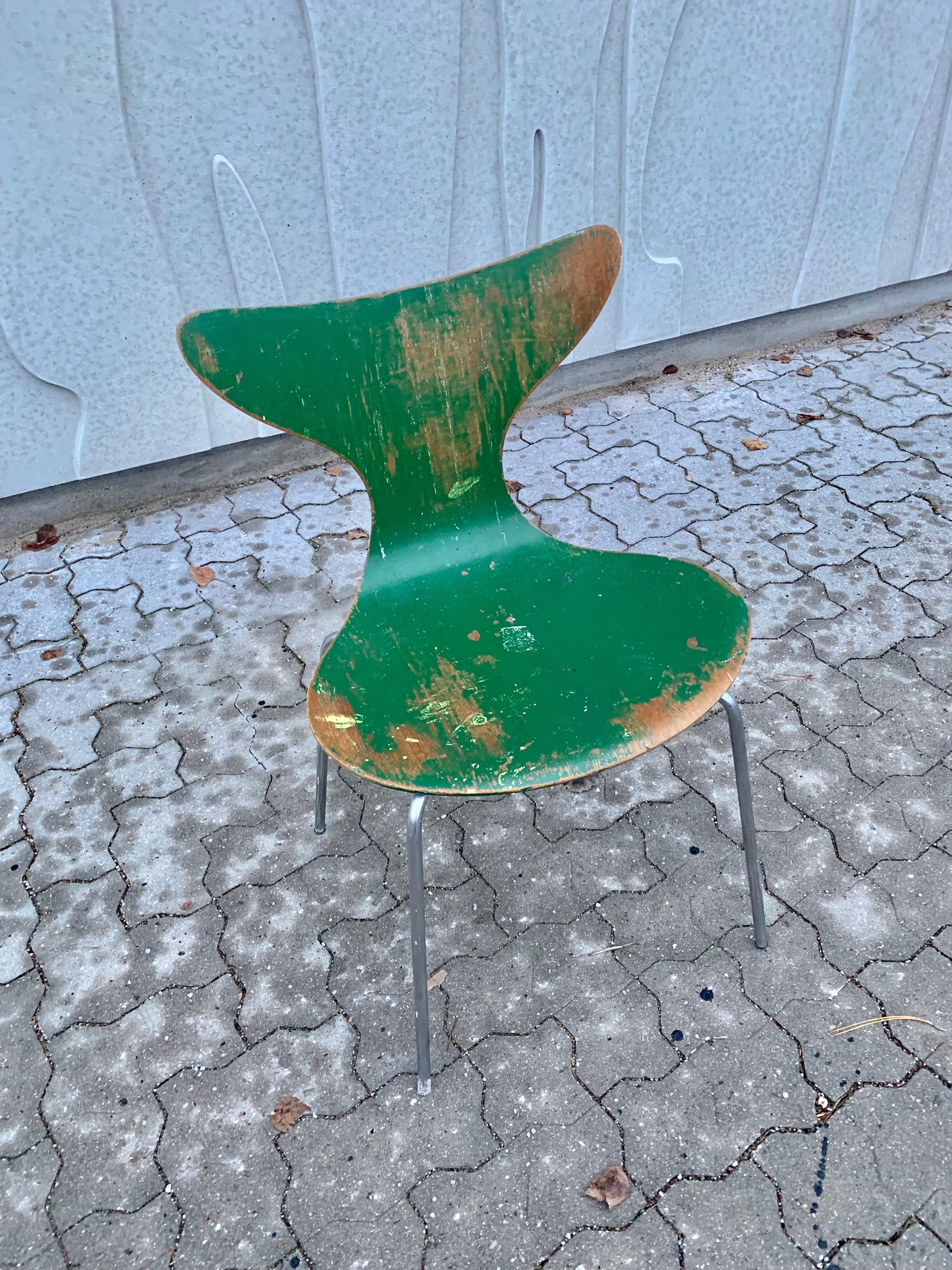 A rare midcentury Arne Jacobsen chair. The chair is made of teak and has partly been painted. The patina is very beautiful. This chair, designed by Arne Jacobsen is the first edition of 3108 and was originally based on the seven shell chair. Good